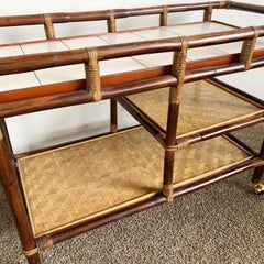 Boho Chic Barwagen aus Bambus und Rattan mit Fischgrätenmuster aus Keramikfliesen