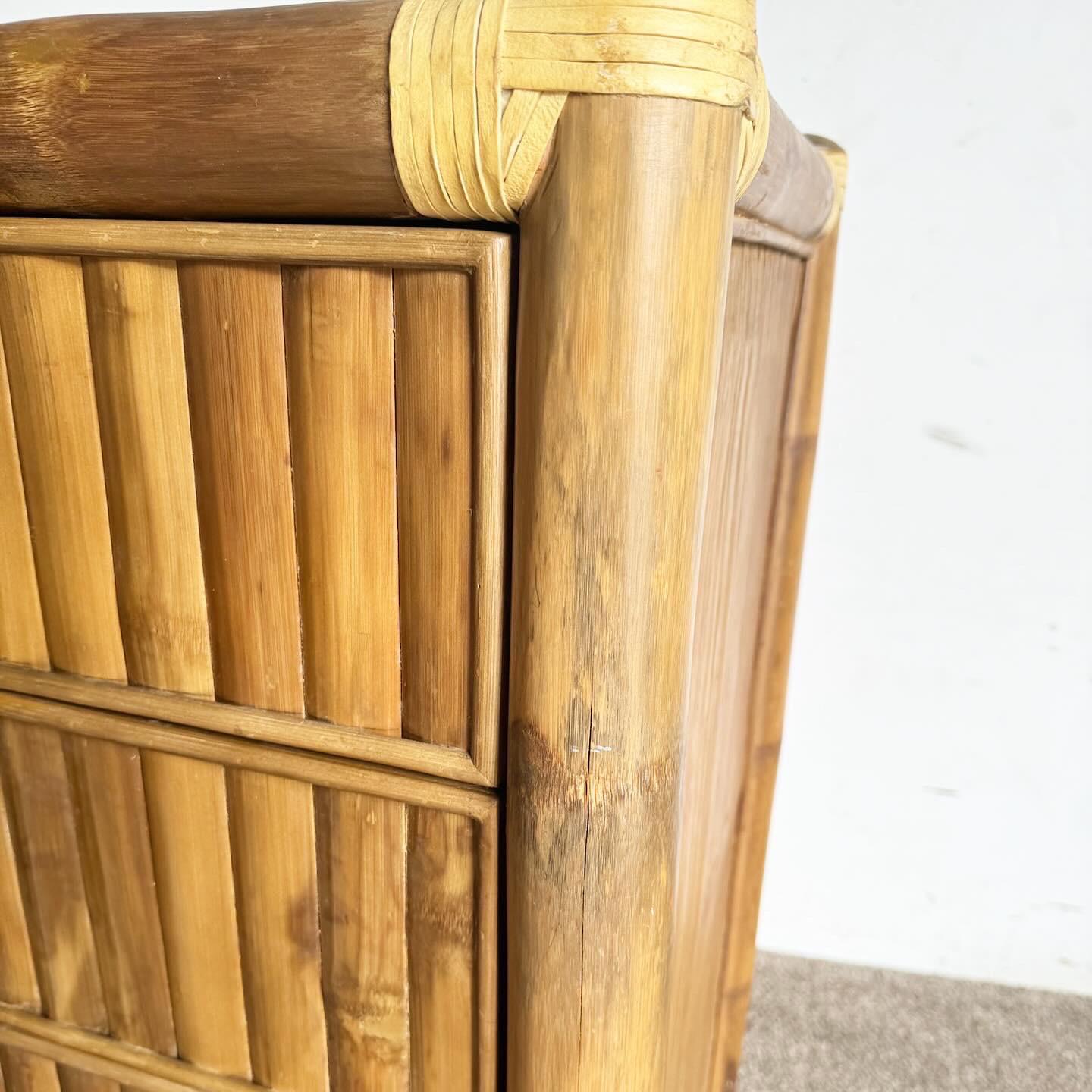 Bambou Commode haute de style Boho Chic en bambou et rotin - 5 tiroirs en vente