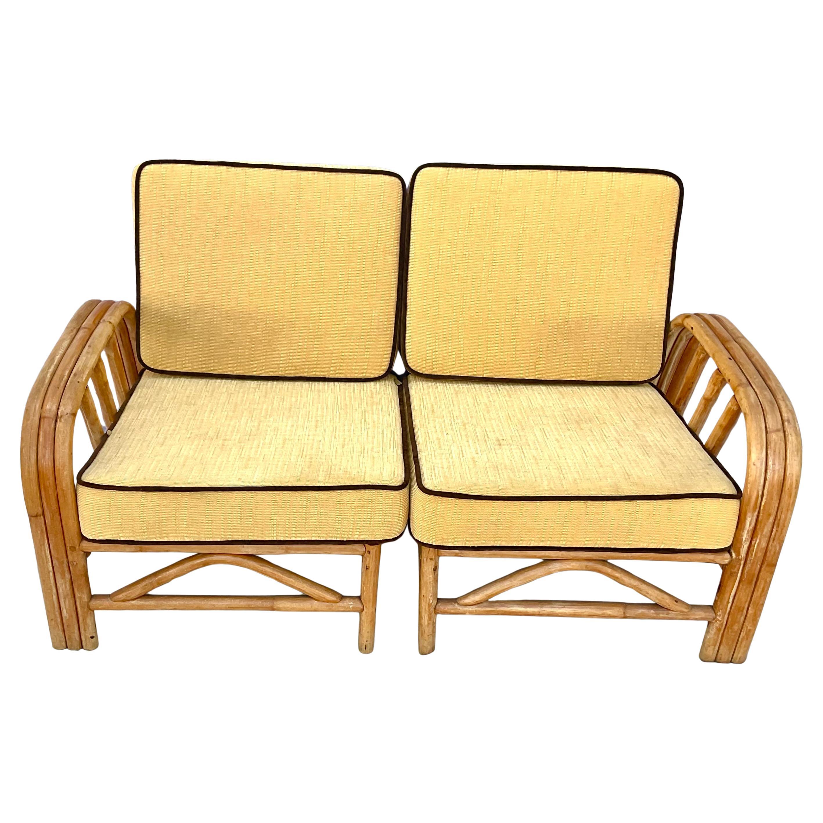Loveseat de ratán de bambú de mediados de siglo Boho Chic siglo XX en venta