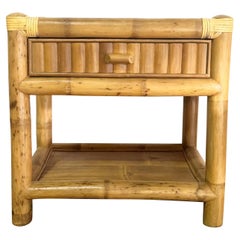 Comodino Boho Chic in rattan di bambù con piano in vetro