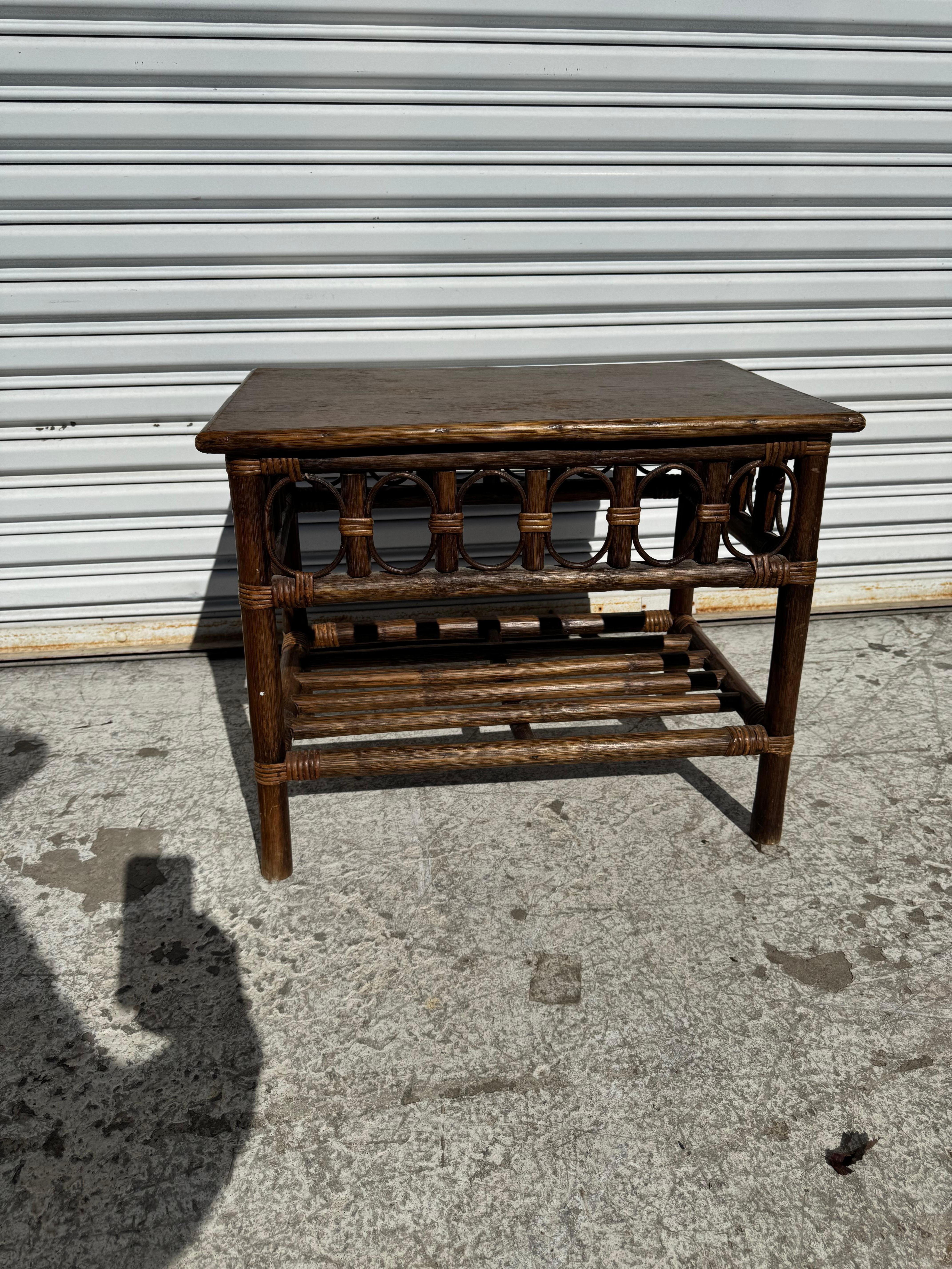 Boho Chic Bamboo Side Table Bon état - En vente à Pasadena, TX