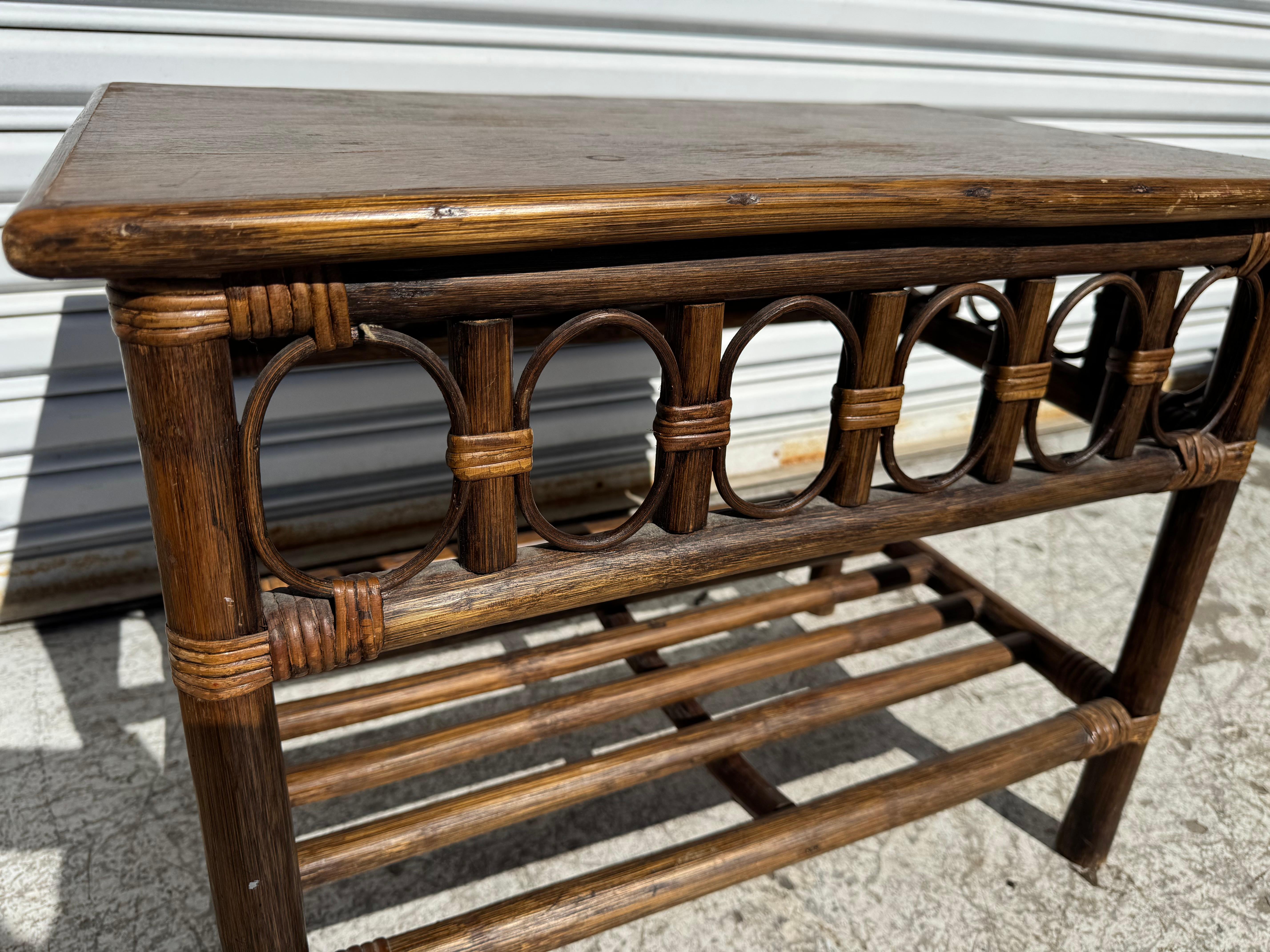 Fin du 20e siècle Boho Chic Bamboo Side Table en vente