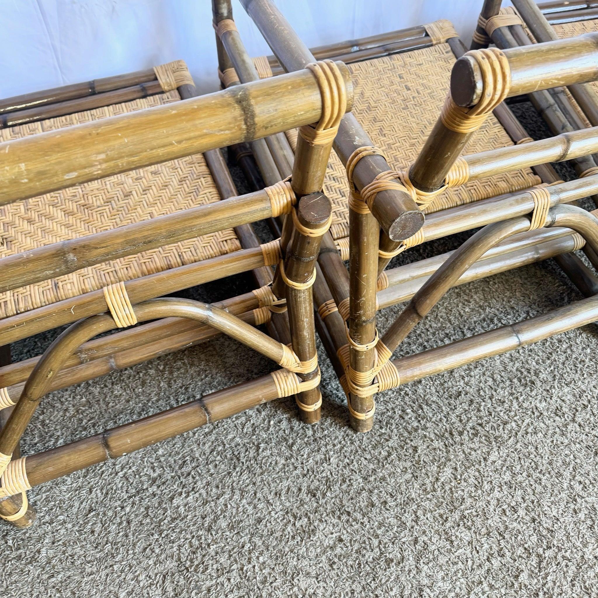 Ensemble canapé-lounge modulaire et table d'appoint en osier bambou Boho Chic par Calif-Asia Bon état - En vente à Delray Beach, FL