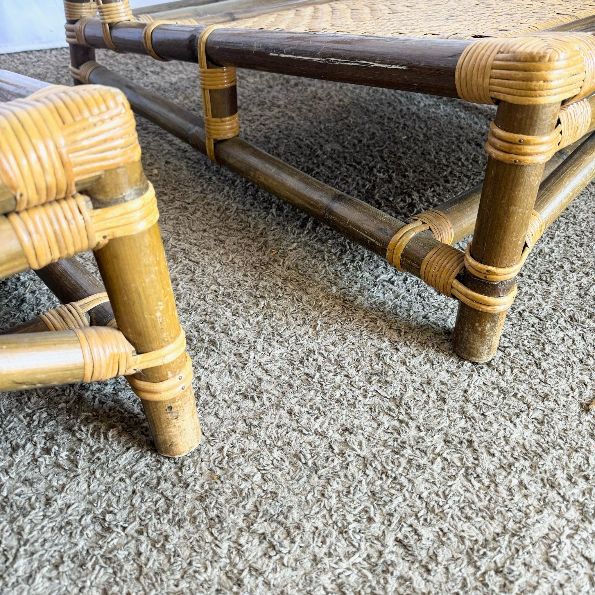 Ensemble canapé-lounge modulaire et table d'appoint en osier bambou Boho Chic par Calif-Asia en vente 1