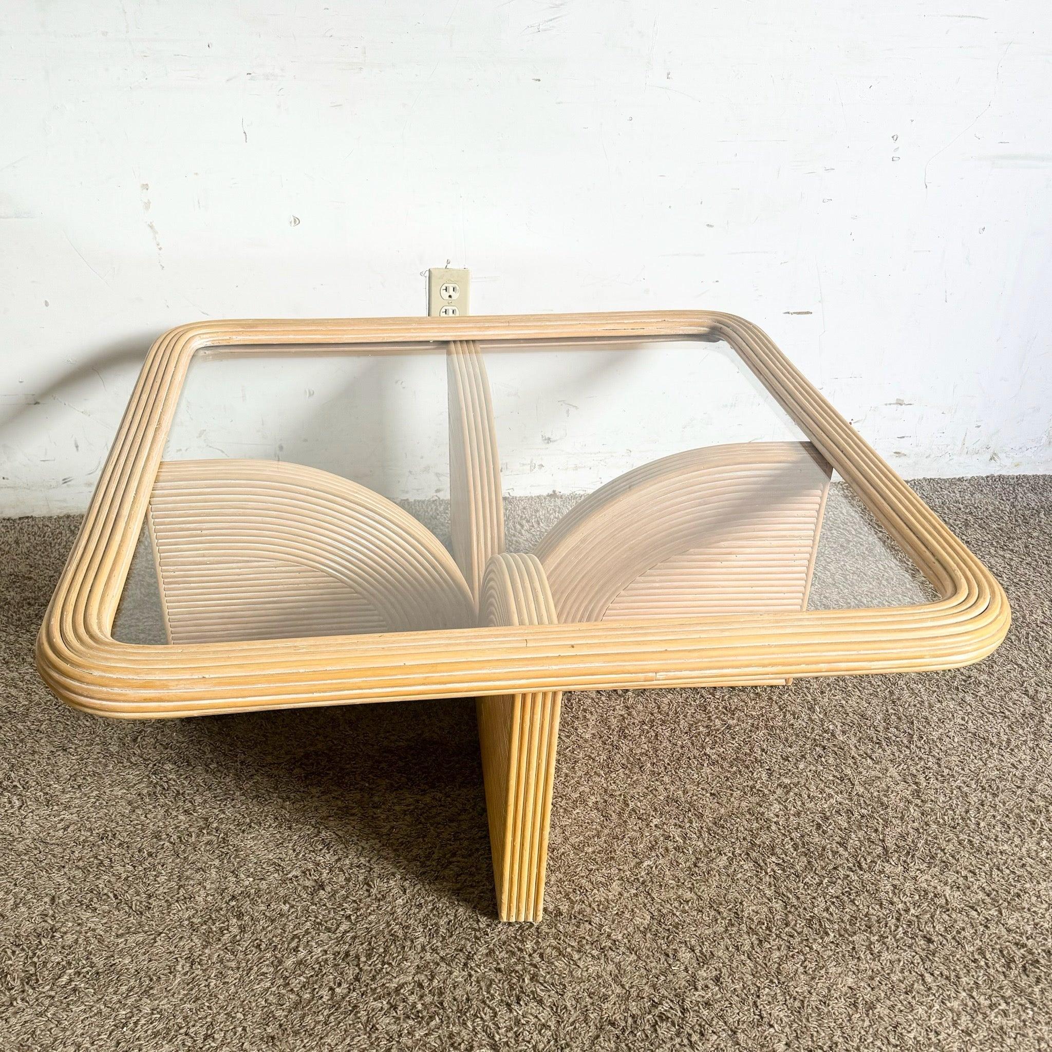 Table basse crayon blond style Boho Chic avec plateau en verre de roseau en vente 1