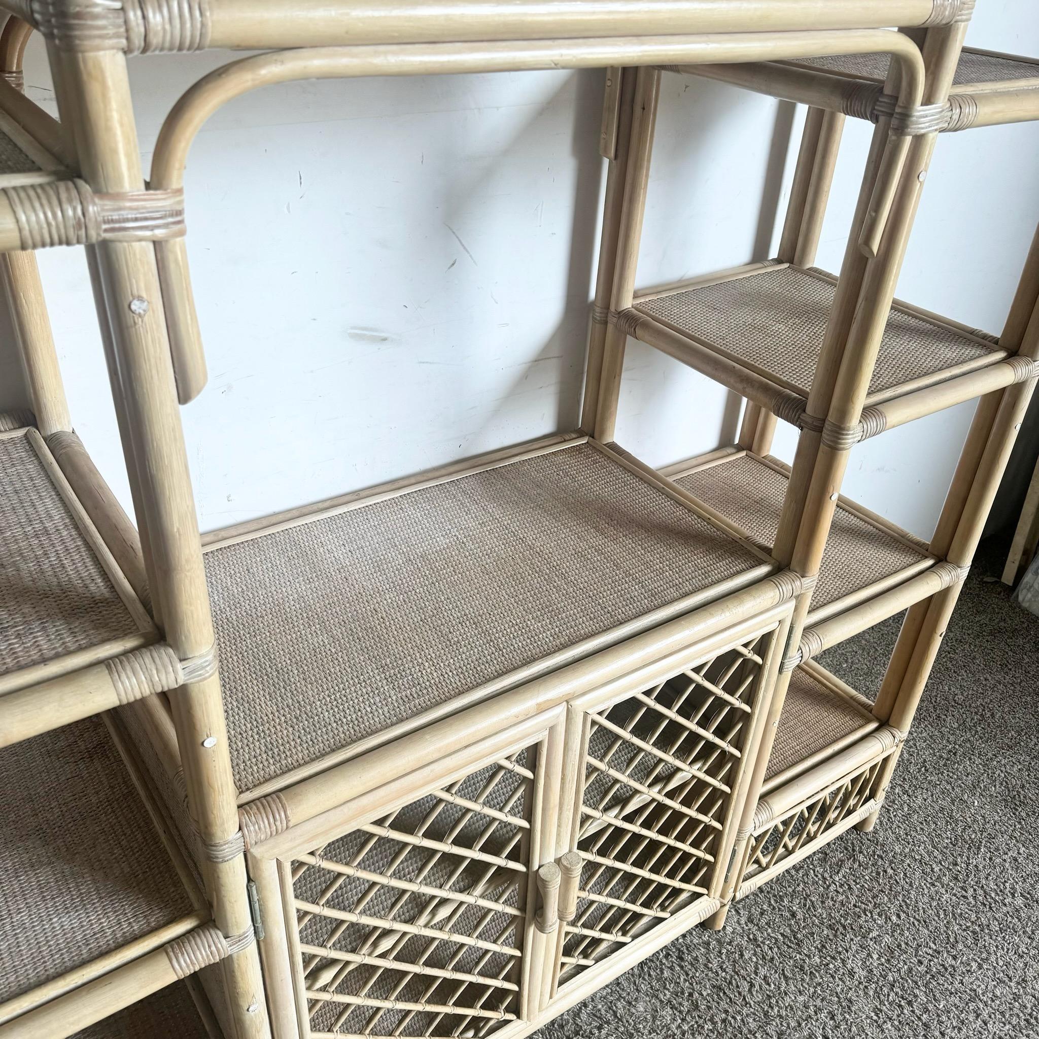 Etagère Boho Chic en rotin blond à plateau arqué en vente 2