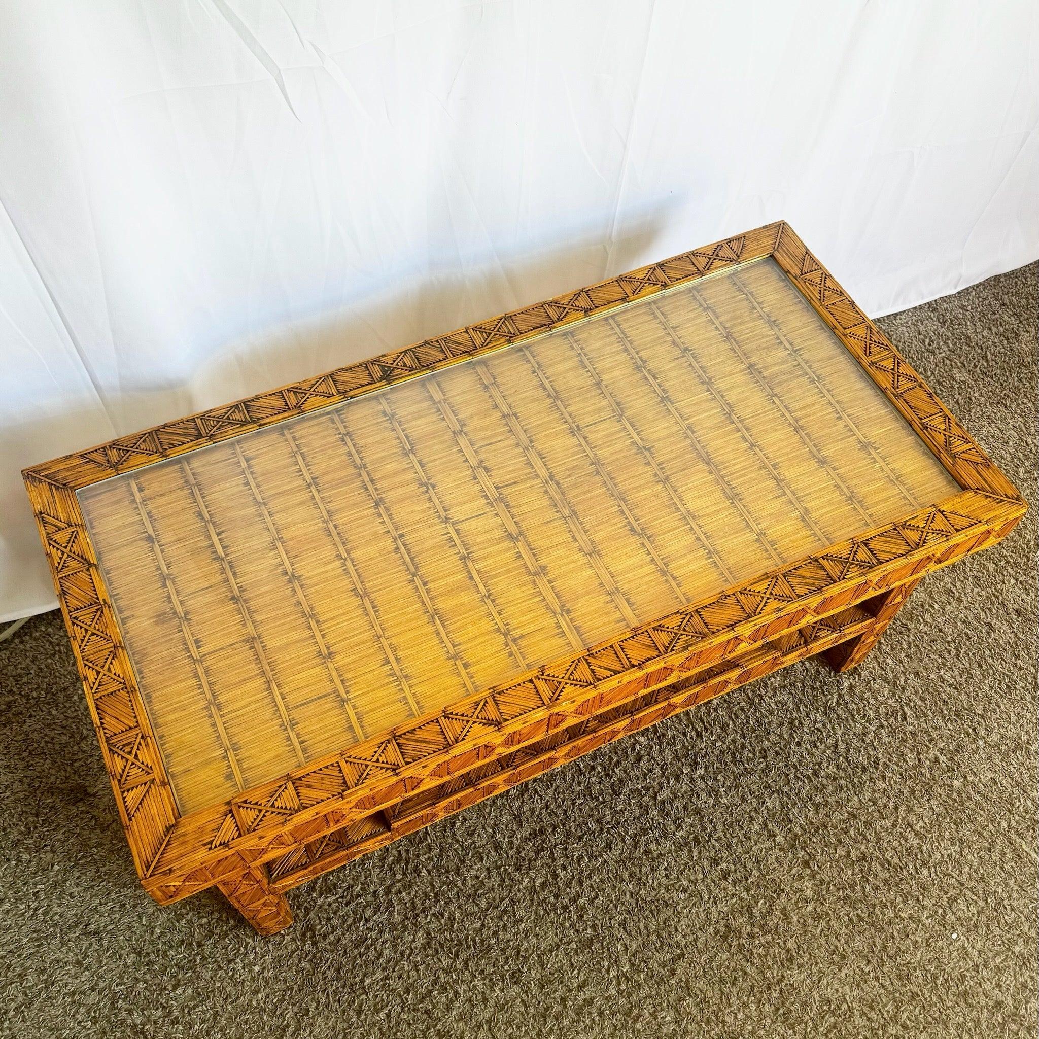 20ième siècle Table basse Boho Chic en bâtons d'allumettes brûlées Folk Art en vente