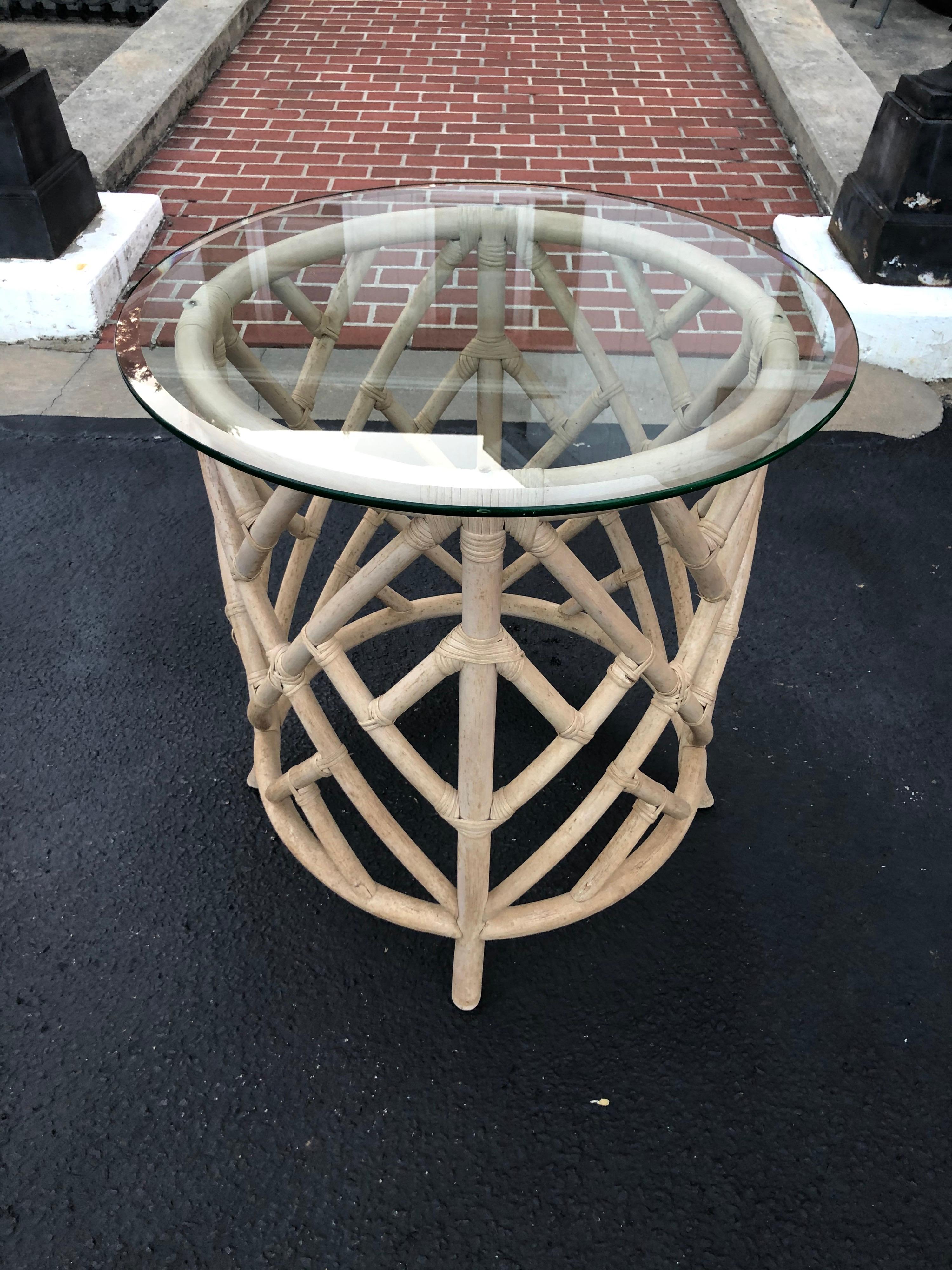 Bohème Table de salle à manger ronde en rotin Boho Chic Chinoiserie en vente