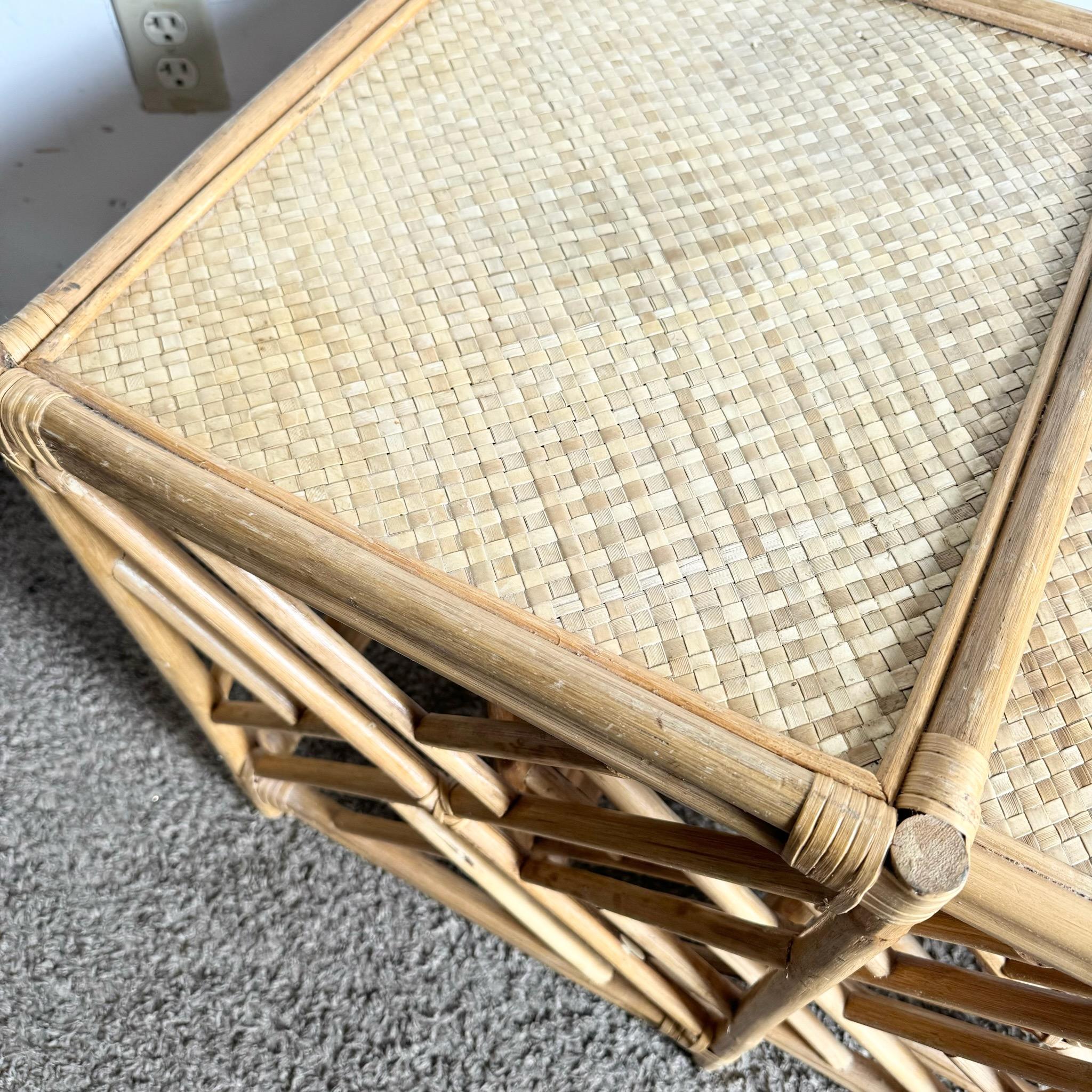 Fin du 20e siècle Tables gigognes en rotin et osier style Boho Chic Chippendale - Lot de 3 en vente