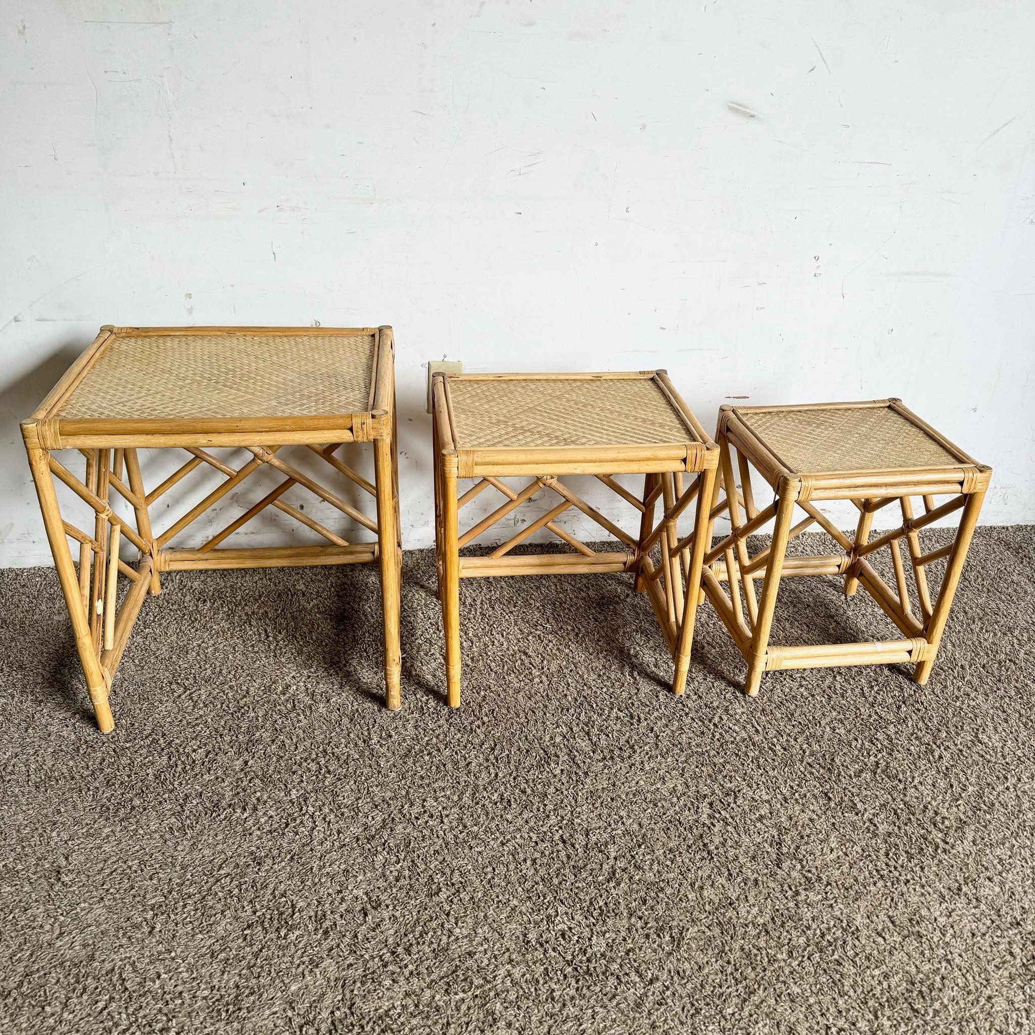 Tables gigognes en rotin et osier style Boho Chic Chippendale - Lot de 3 en vente 1