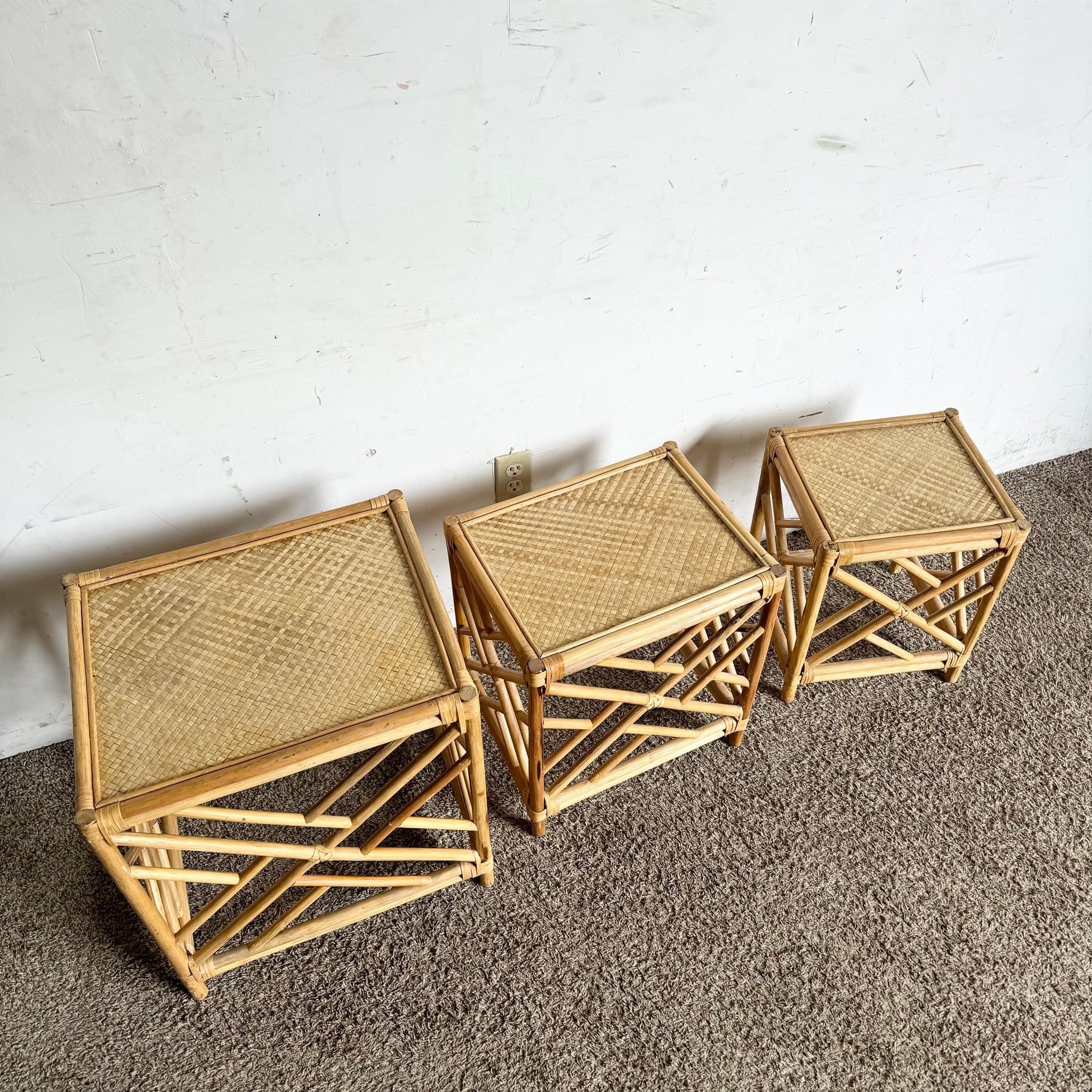 Tables gigognes en rotin et osier style Boho Chic Chippendale - Lot de 3 en vente 3