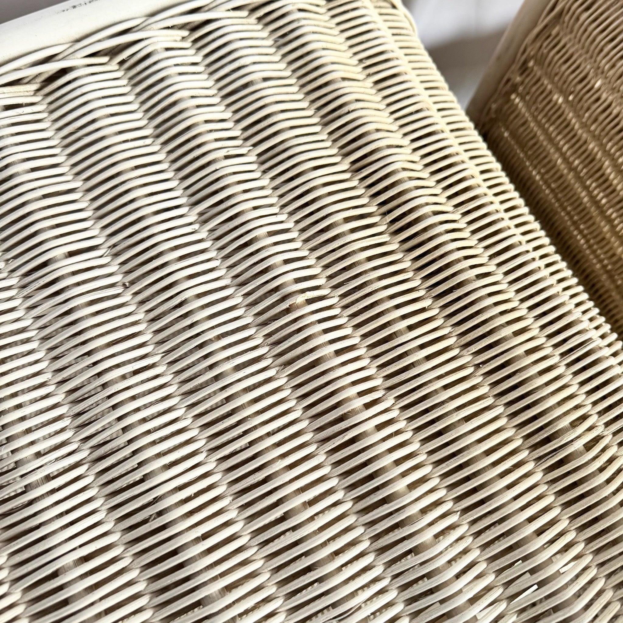 Tavolini a cascata in vimini di Rattan Boho Chic - Una coppia in vendita 1