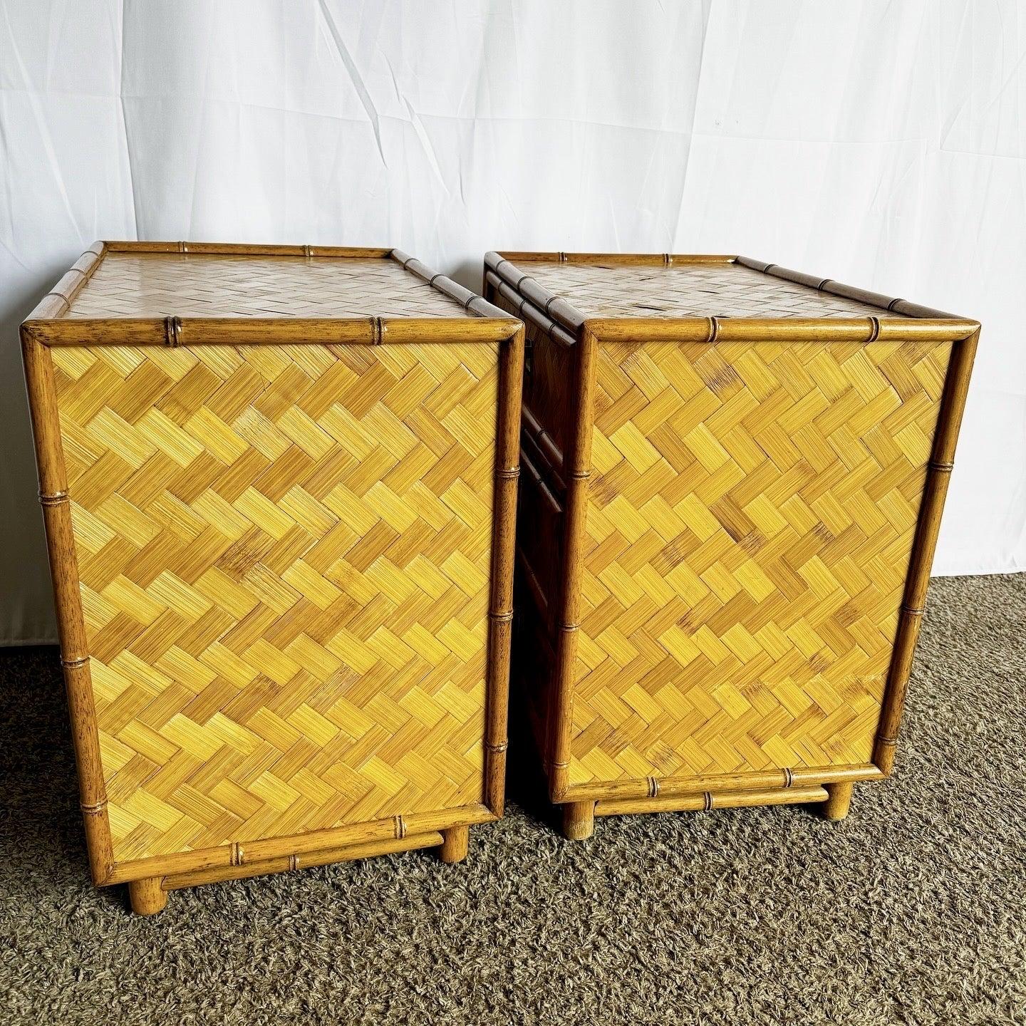 Tables de nuit/tables d'appoint Boho Chic en faux bambou et chevrons - Lot de 2 Bon état - En vente à Delray Beach, FL