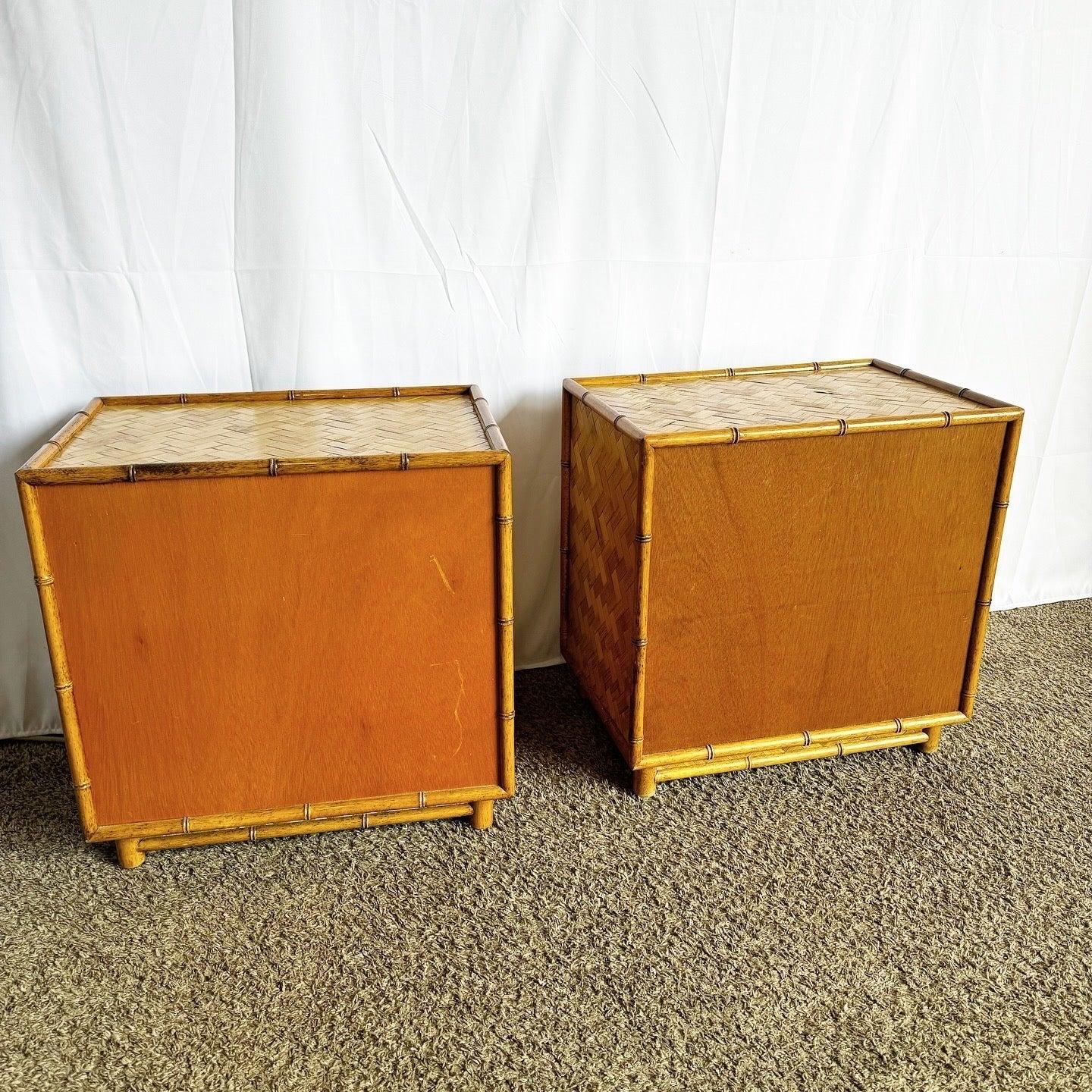 Imitation bambou Tables de nuit/tables d'appoint Boho Chic en faux bambou et chevrons - Lot de 2 en vente