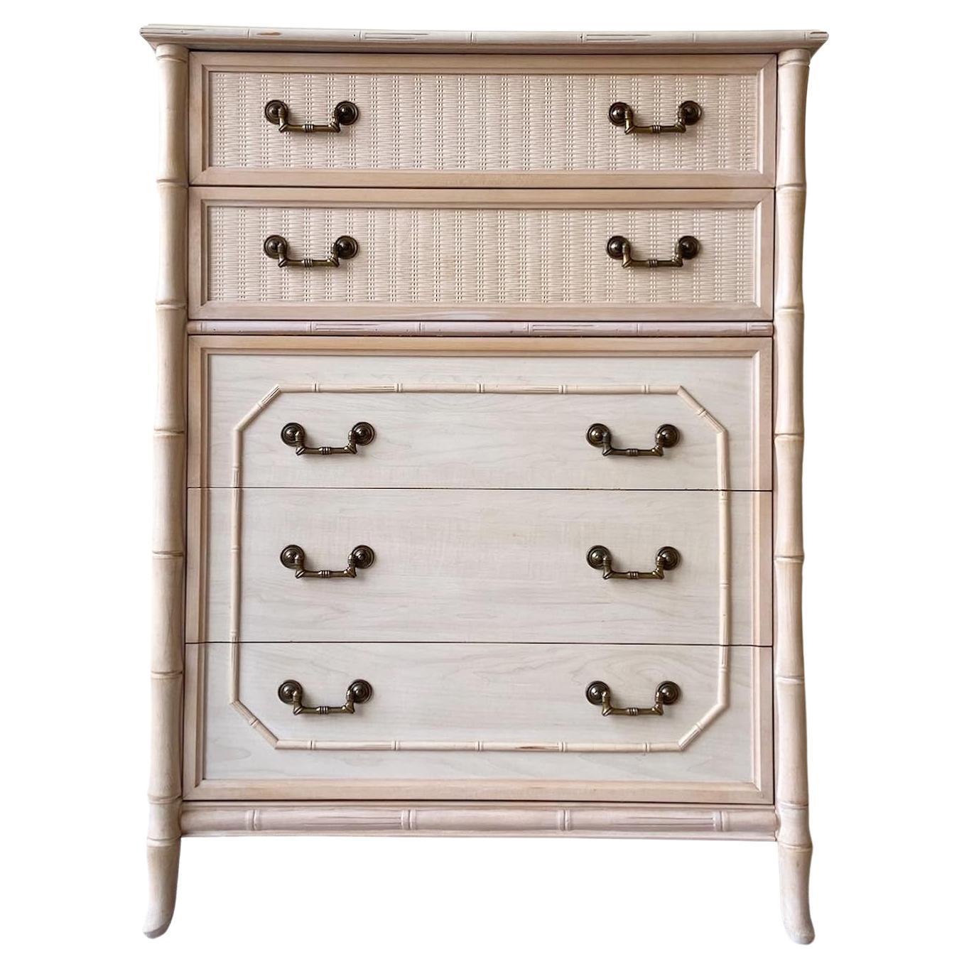 Commode haute bohème chic en faux bambou de Broyhill en vente