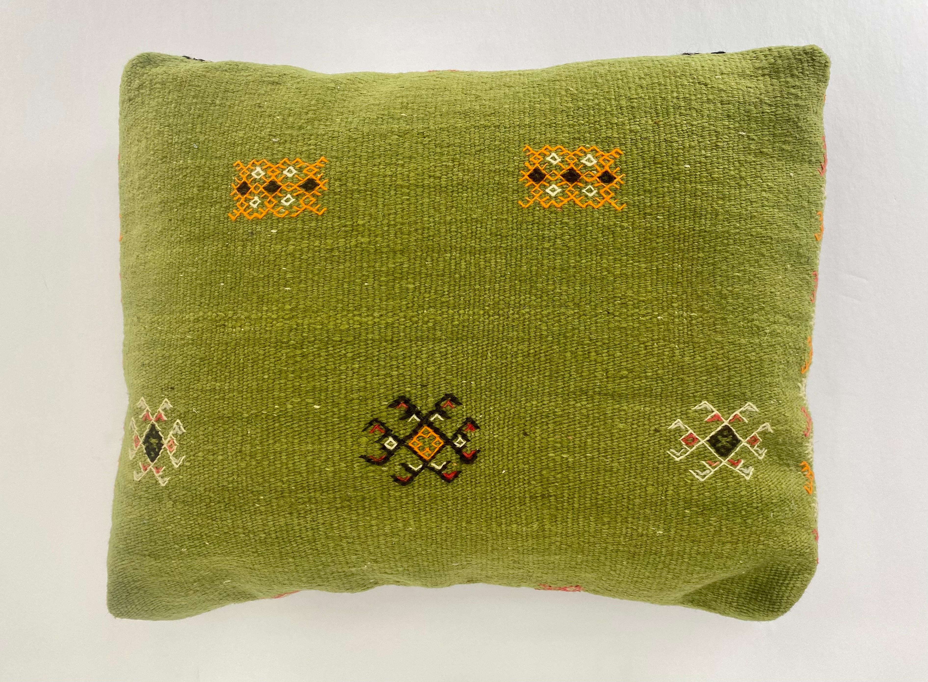 
Embark on a journey of cultural richness and artisanal craftsmanship with this enchanting pair of handmade Boho-Chic Moroccan tribal wool pillows. Each pillow is a testament to the skilled hands that wove it, breathing life into a vintage tribal