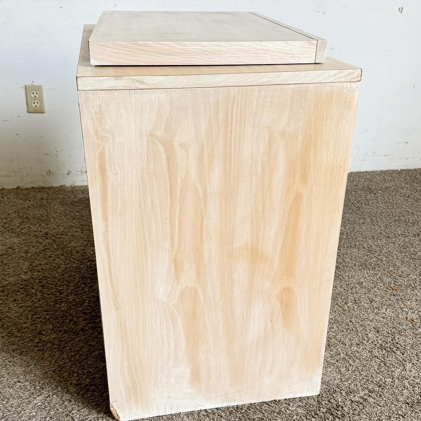 Boho Chic Henry Link Pencil Reed Cabinet/Dry Bar With Rotating Top In Good Condition For Sale In Delray Beach, FL
