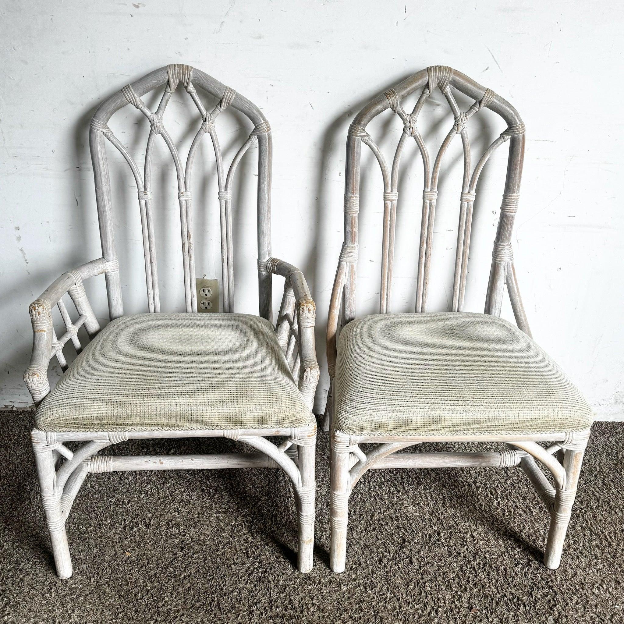 Sechser-Set Rattan-Esszimmerstühle im Boho-Chic von Henry Link für Lexington mit aufwändiger Handwerkskunst und bequemen Polstern.
 
 Einige Abnutzungserscheinungen an der Oberfläche, wie auf den Fotos zu sehen. 
 
 Wir verkaufen die Gegenstände so,