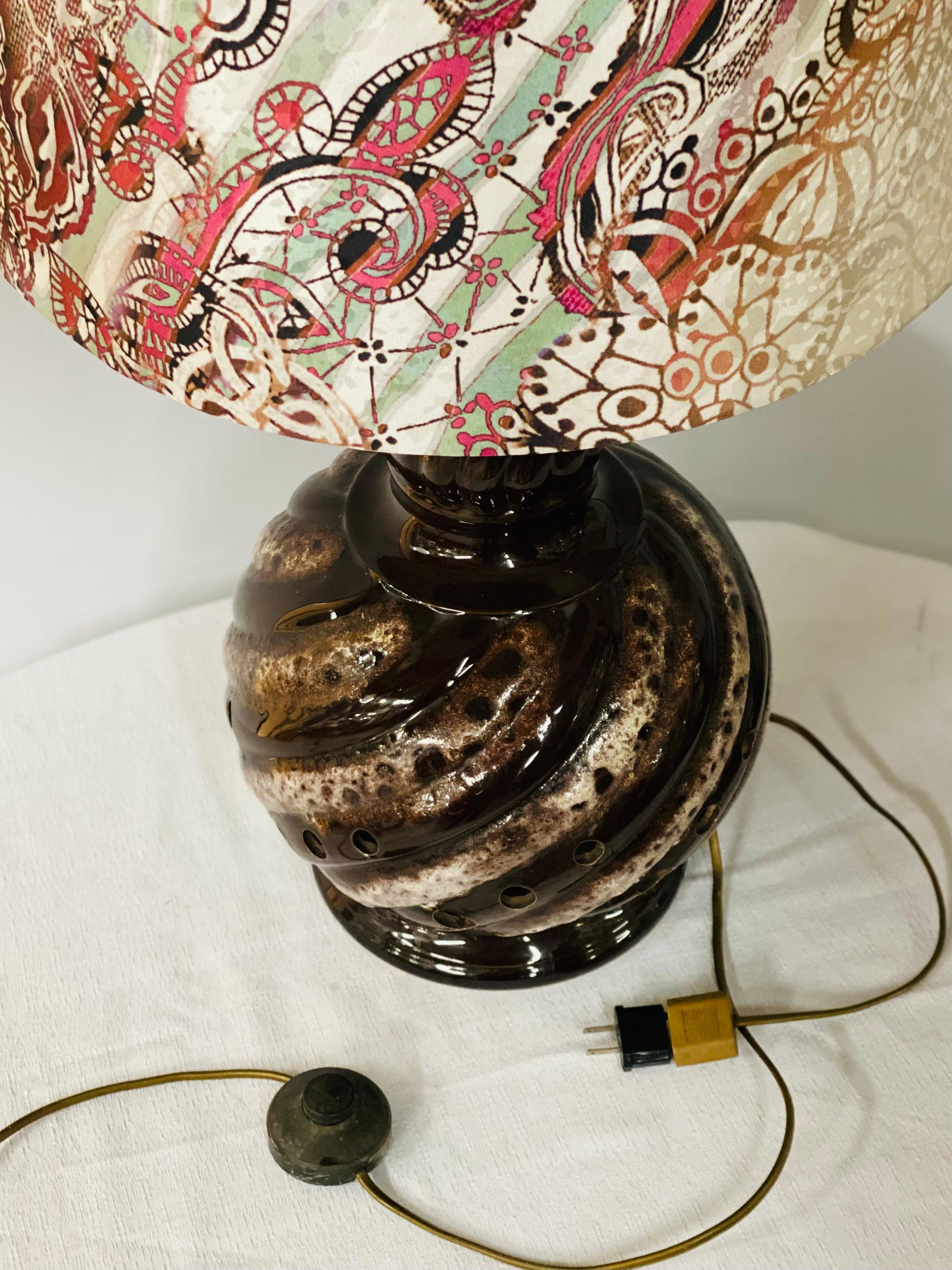 Boho Chic Krug / Vase, umgewandelte Tischlampe mit zwei Lichtern im Angebot 6