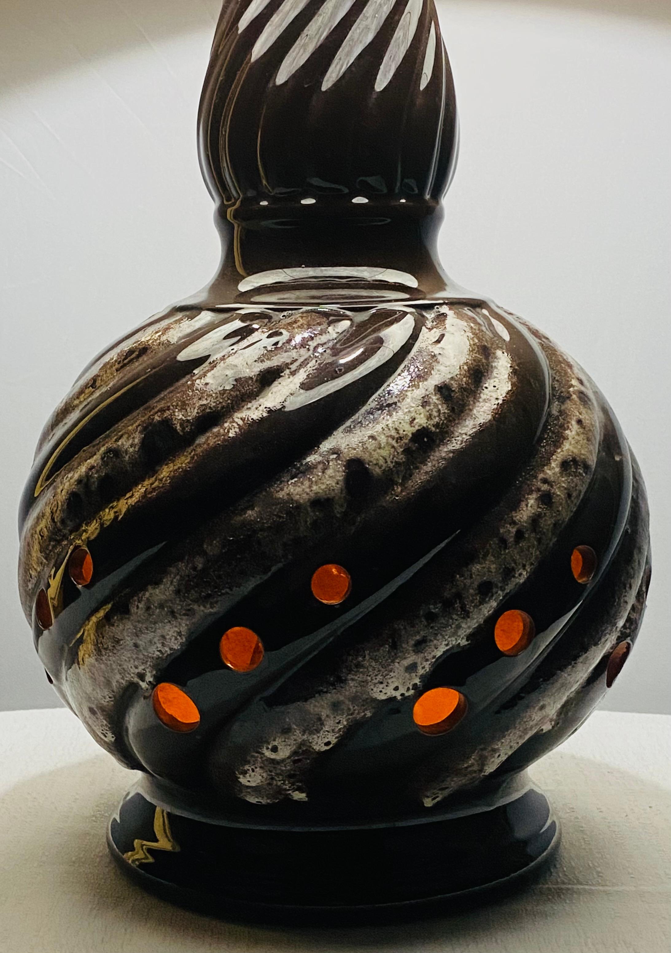 Boho Chic Krug / Vase, umgewandelte Tischlampe mit zwei Lichtern im Angebot 10