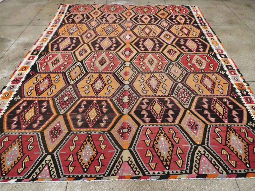 Boho Chic Mid-20th Century Handmade Turkish Flatweave Kilim Large Room Size Rug In Good Condition In New York, NY