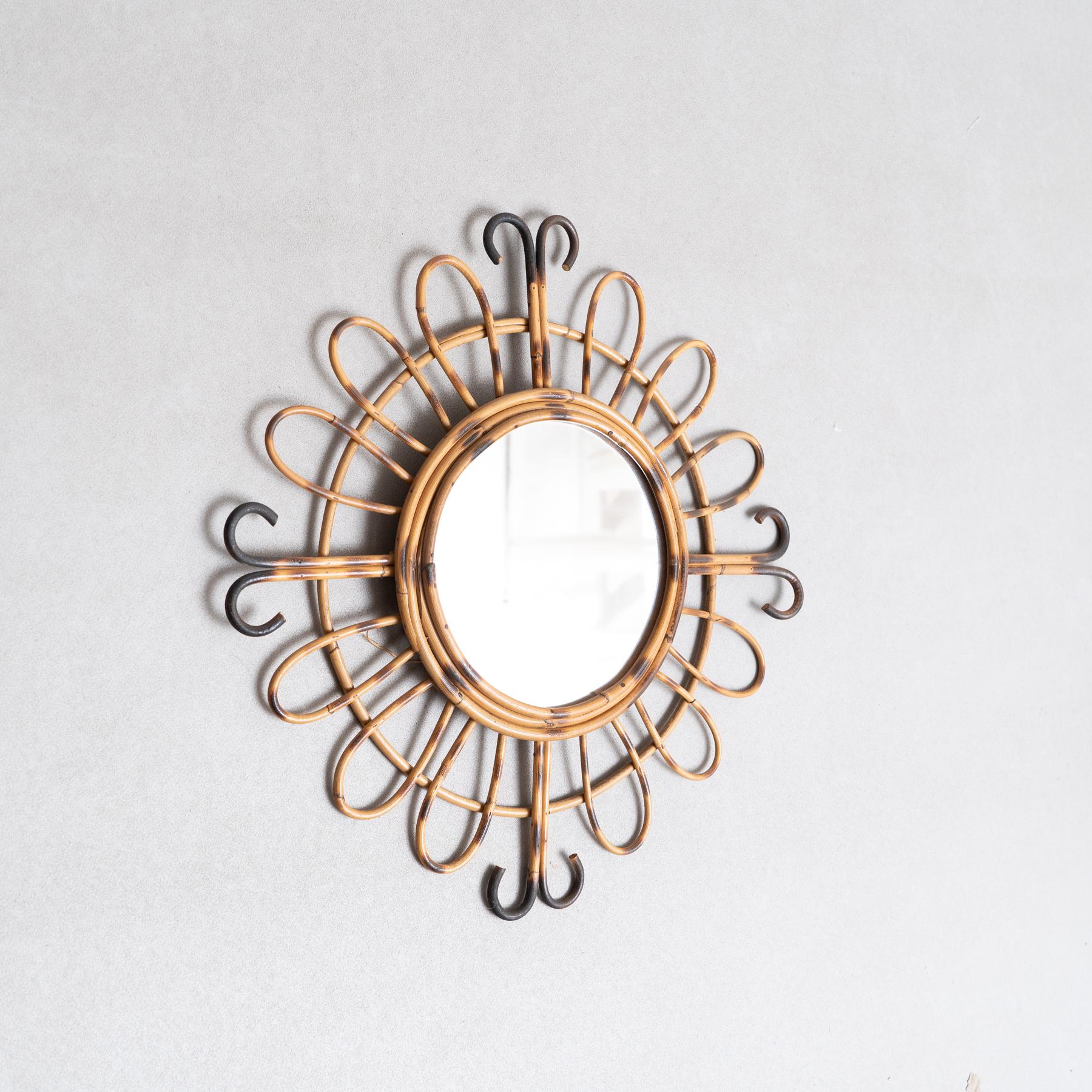 Espejo de pared boho chic de bambú de mediados de siglo, estilo Riviera Francesa, años 60 Moderno de mediados de siglo en venta