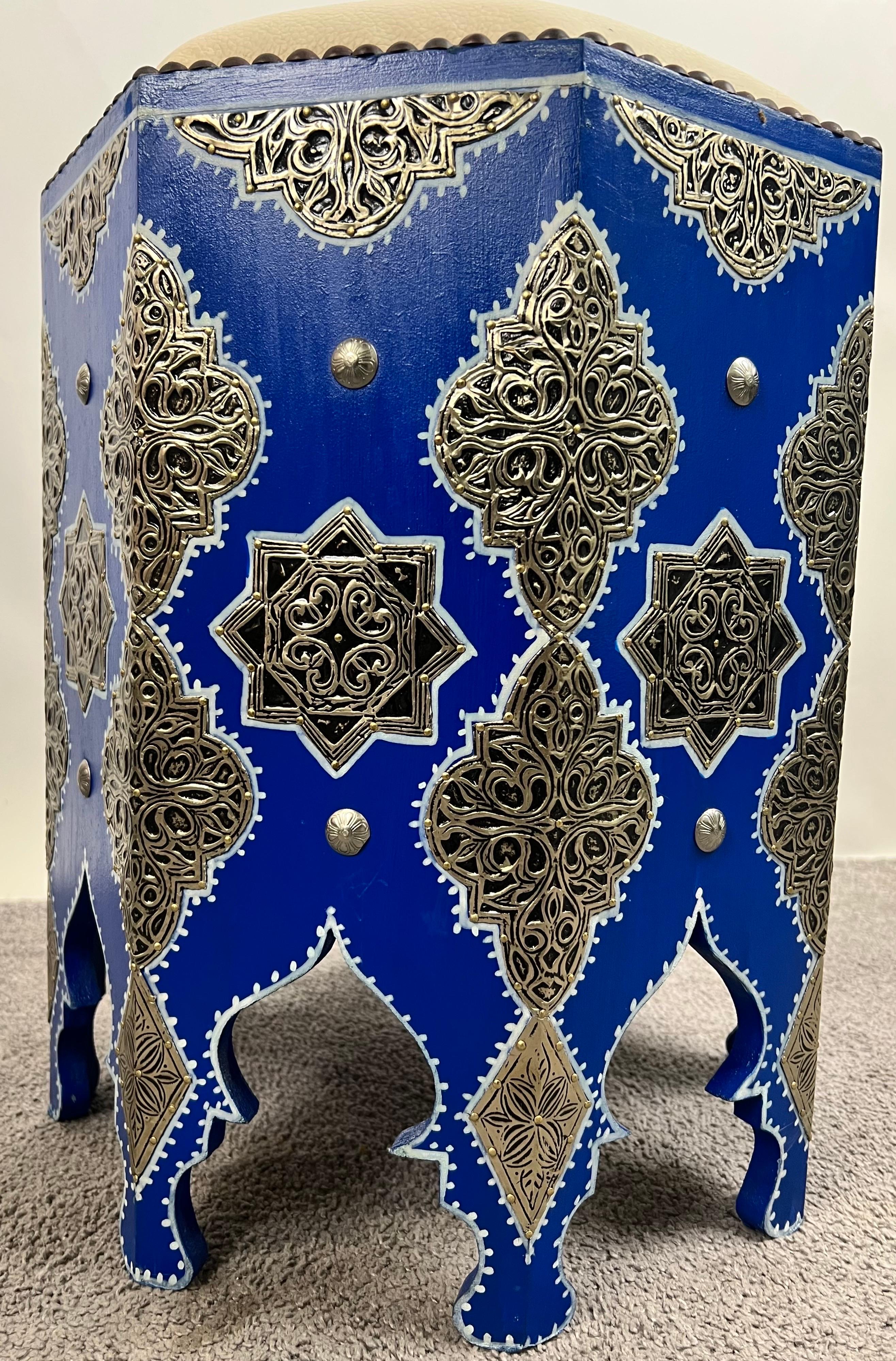 Boho Chic Moroccan Blue & Filigree Silver Design with White Leather Top Stool In Good Condition For Sale In Plainview, NY