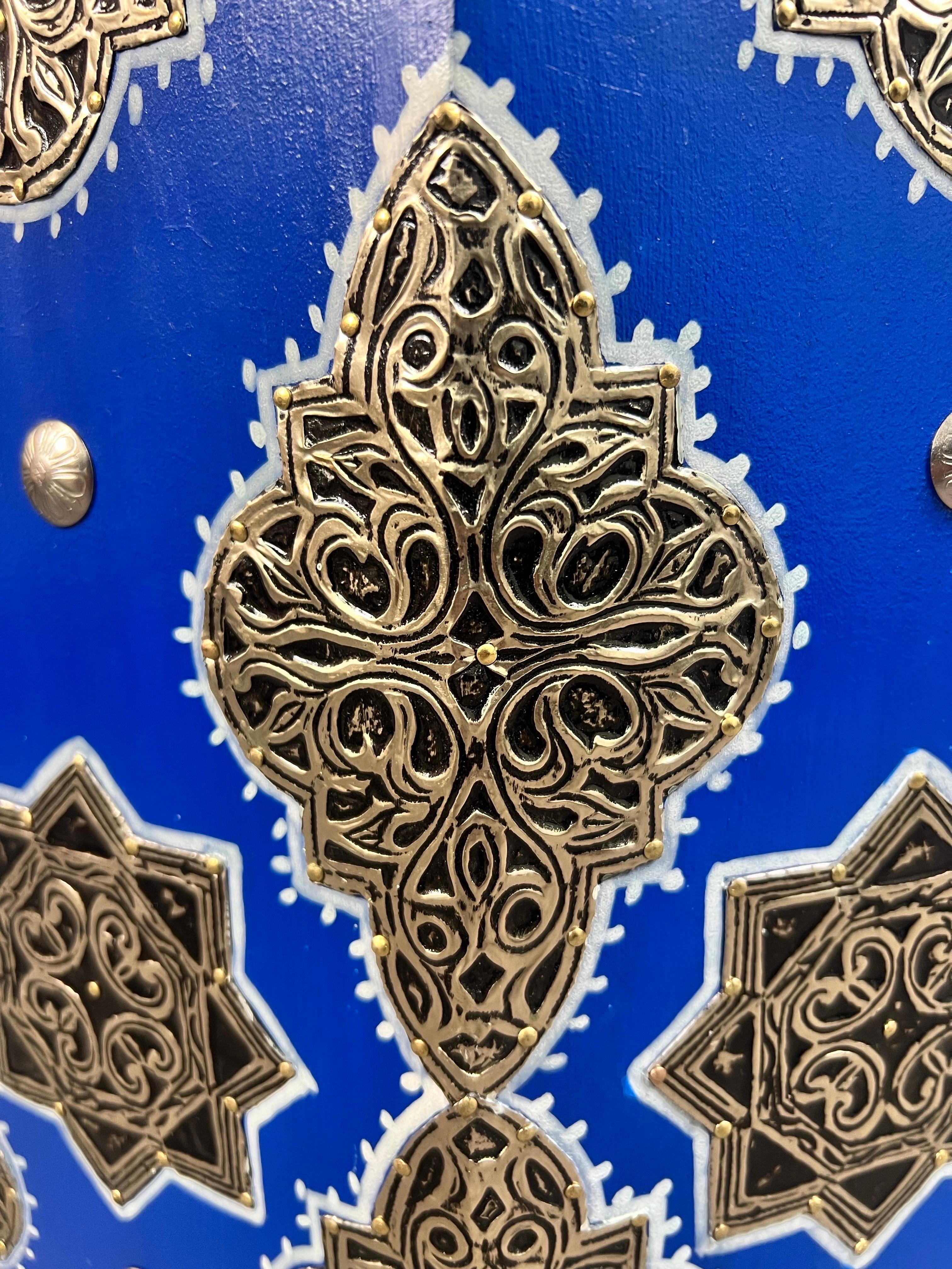 20th Century Boho Chic Moroccan Blue & Filigree Silver Design with White Leather Top Stool For Sale