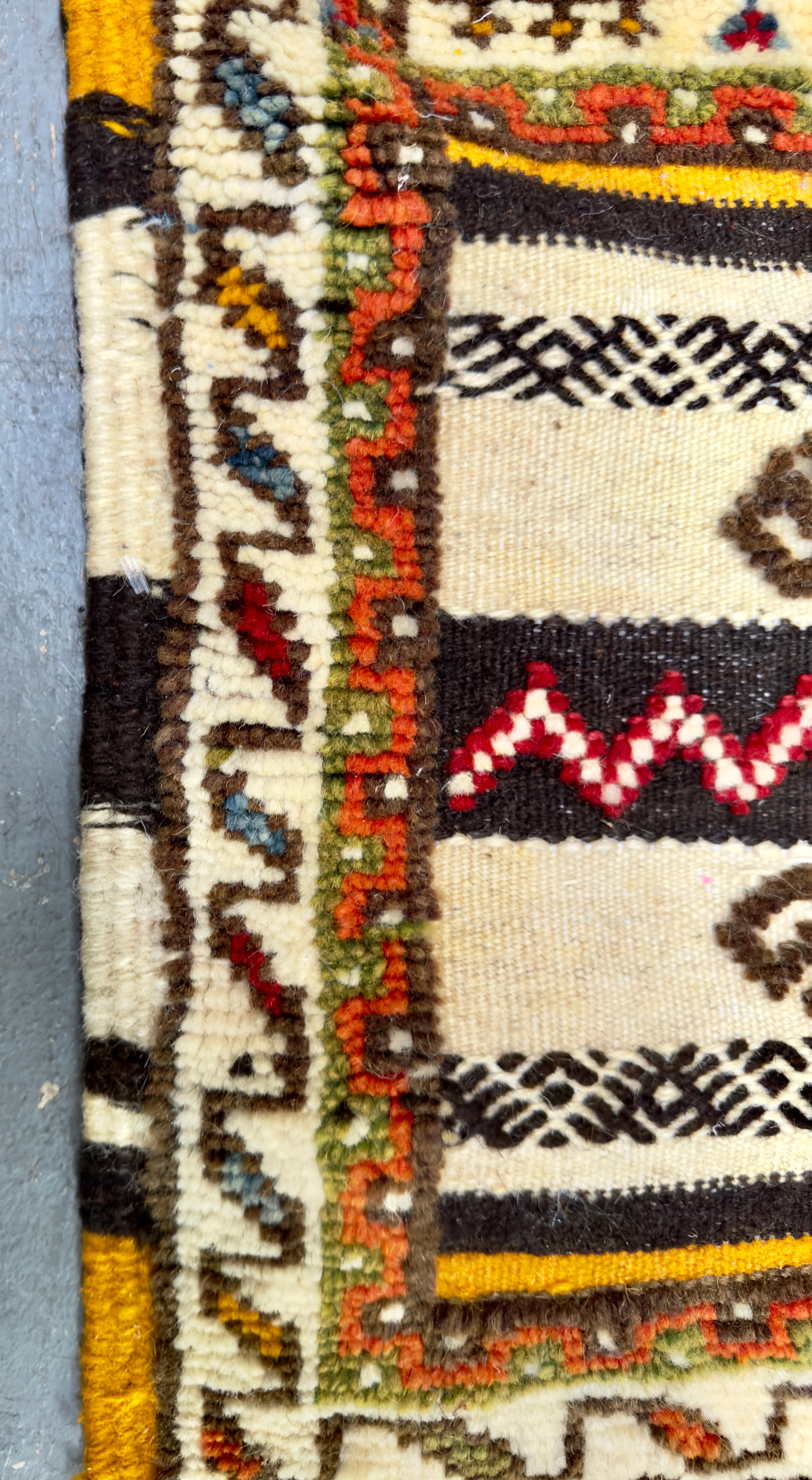 Marokkanischer handgewebter, geometrischer Boho-Chic-Wollteppich oder Teppich im Zustand „Gut“ im Angebot in Plainview, NY