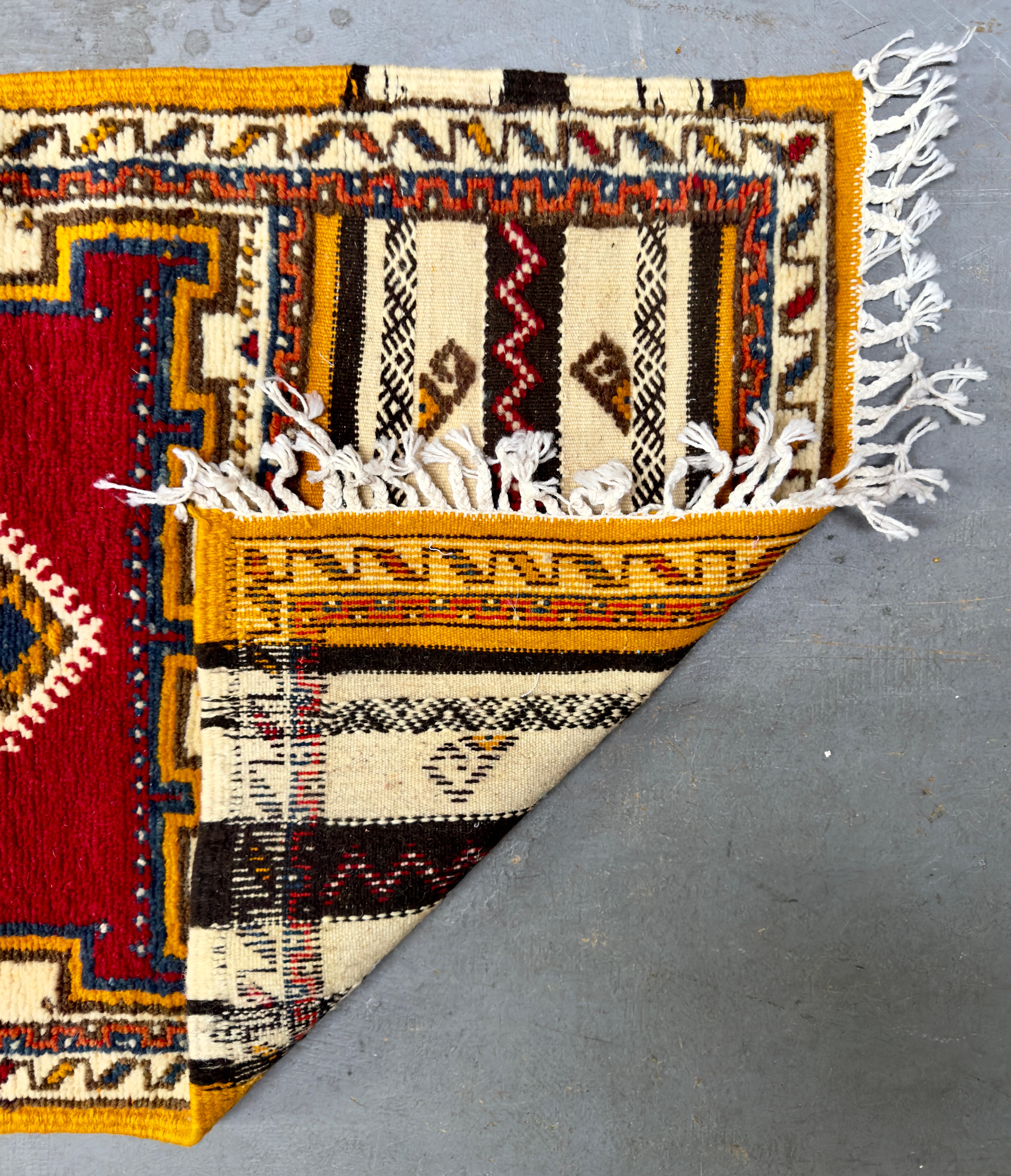 Marokkanischer handgewebter, geometrischer Boho-Chic-Wollteppich oder Teppich (Wolle) im Angebot