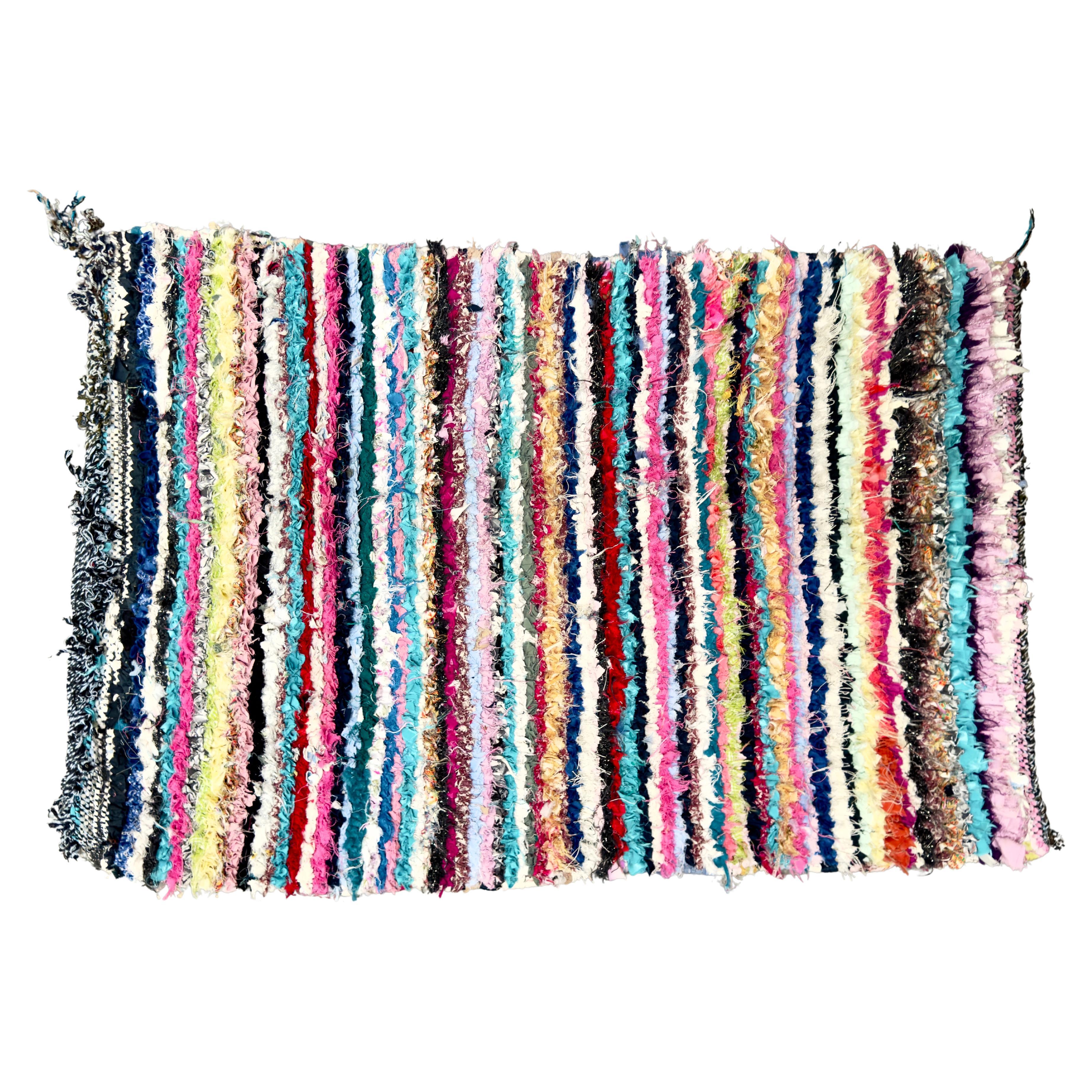 Petit tapis ou tapis marocain bohème chic à rayures multicolores