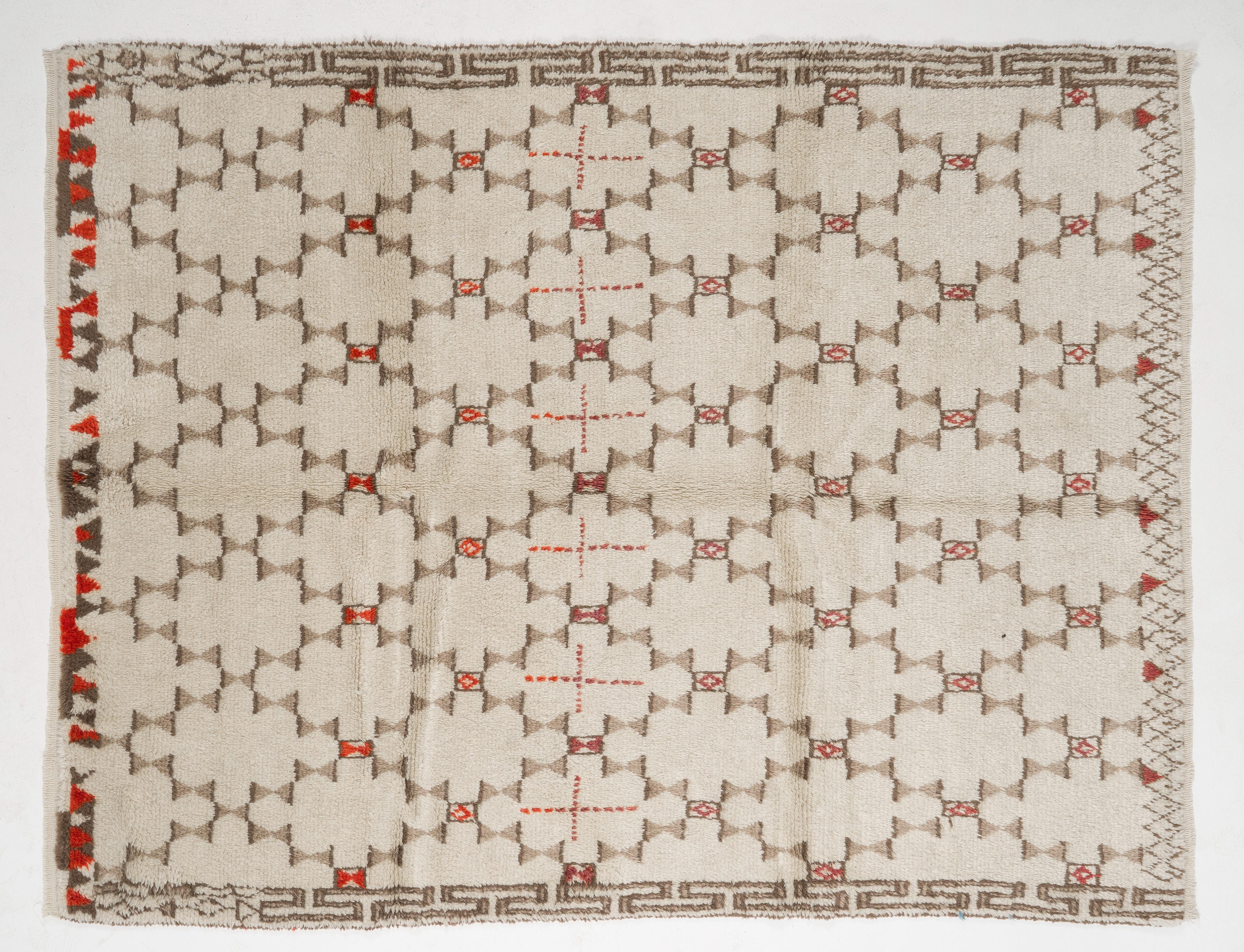 8x10 Ft New Moroccan Rug, 100% NATURAL Un-dyed WOOL. CUSTOM OPTIONS Available In New Condition In Philadelphia, PA