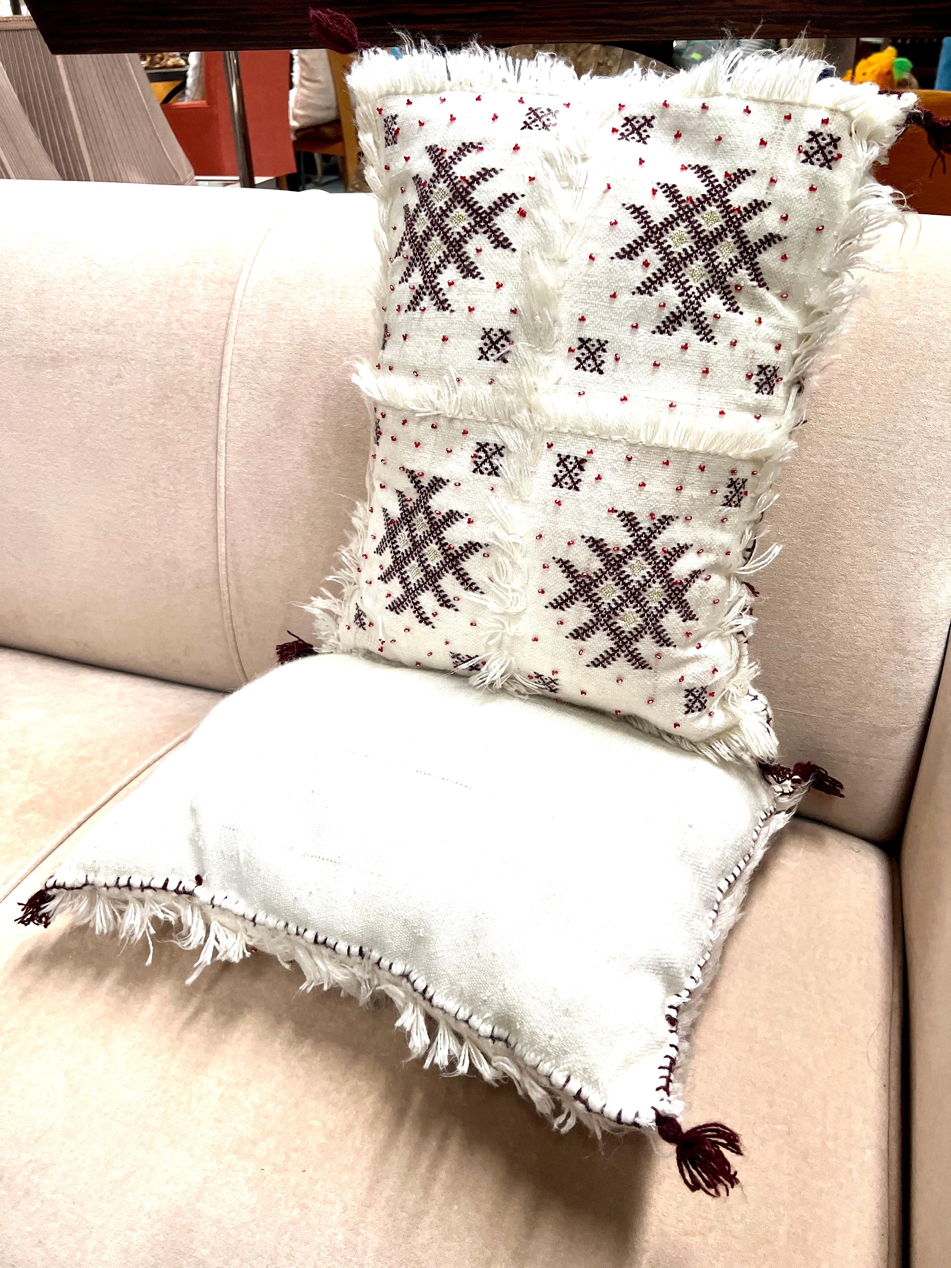 Late 20th Century Boho Chic Moroccan Wool Beaded White & Purple Geometrical Design Pillow, a Pair For Sale