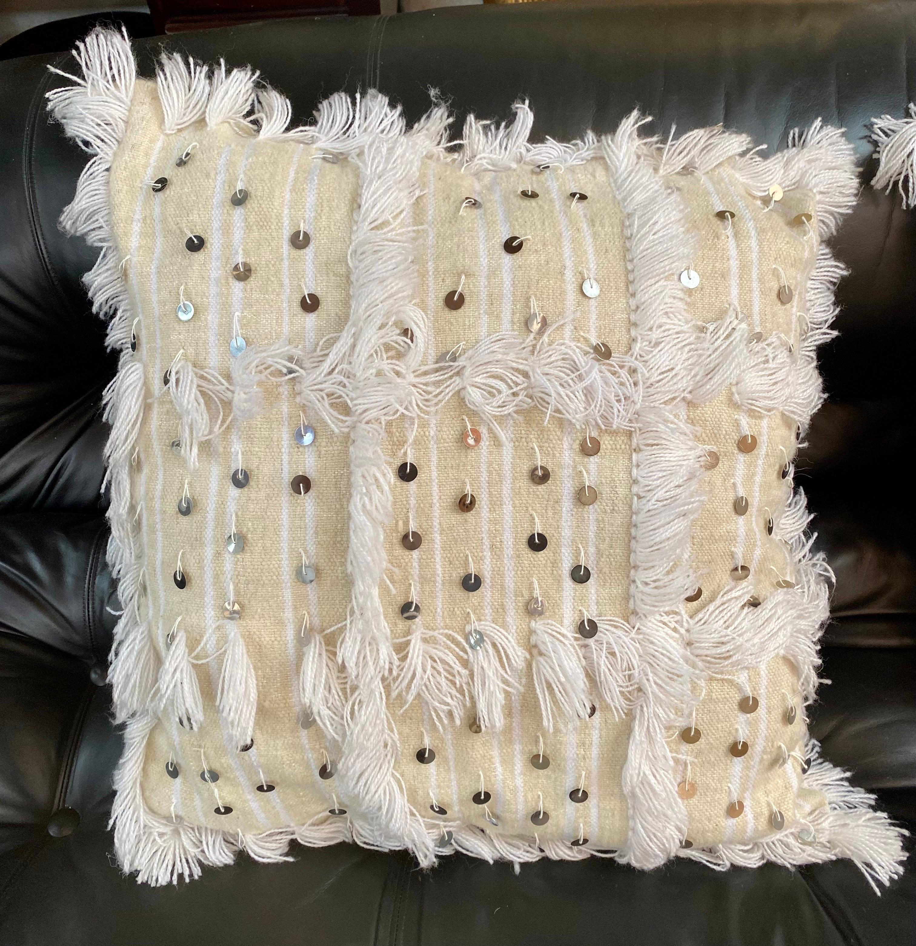 Boho Chic Moroccan Wool White Wedding Pillow, a Pair In Good Condition For Sale In Plainview, NY