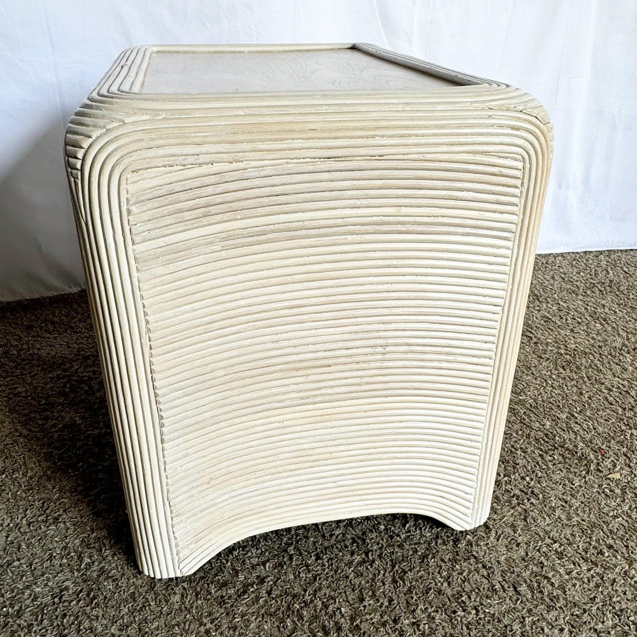 Boho Chic Pencil Reed Nightstand Bon état - En vente à Delray Beach, FL