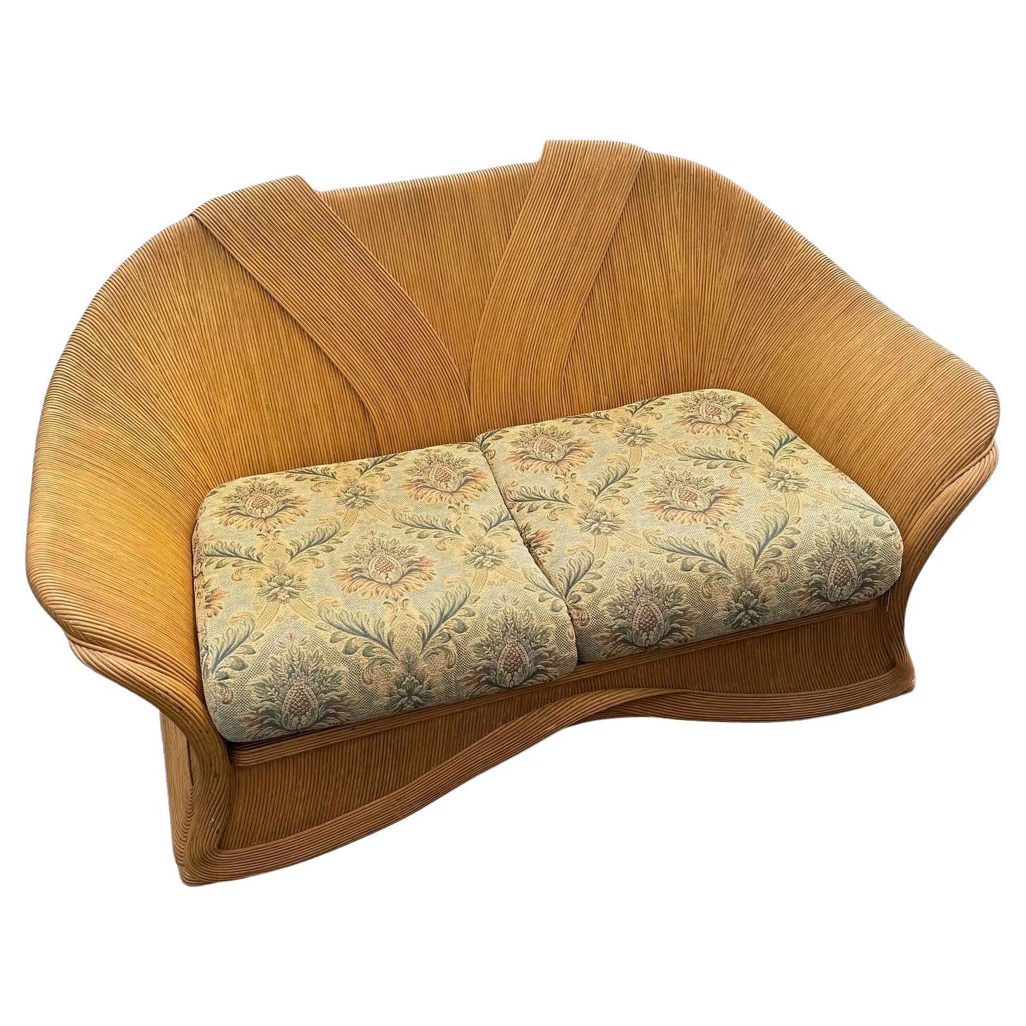 Boho Chic Love Seat Sofa mit Bleistift und Schilfbandband