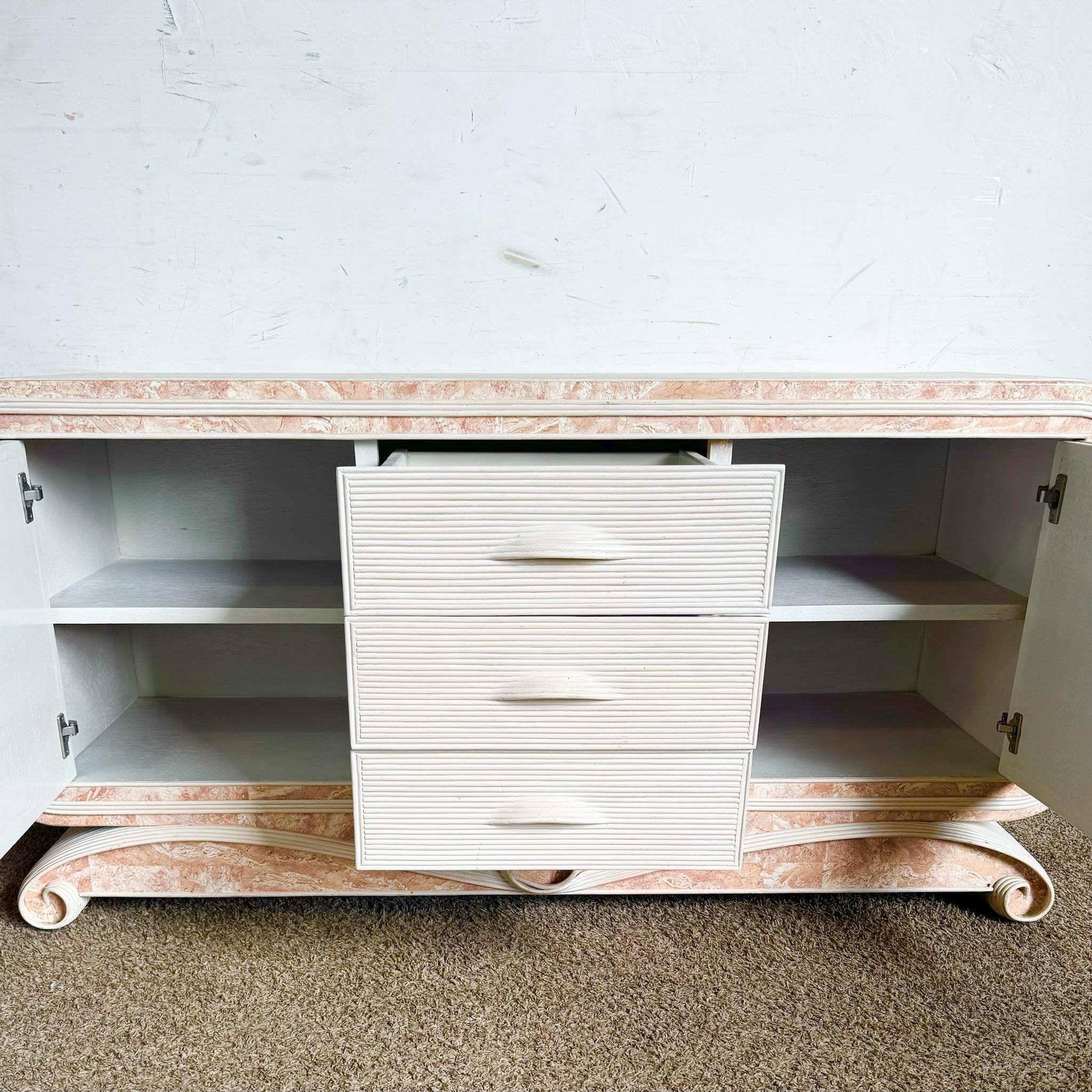 Credenza Boho Chic Rosa Tessellata con Pietra e Nastro di Penna in vendita 2