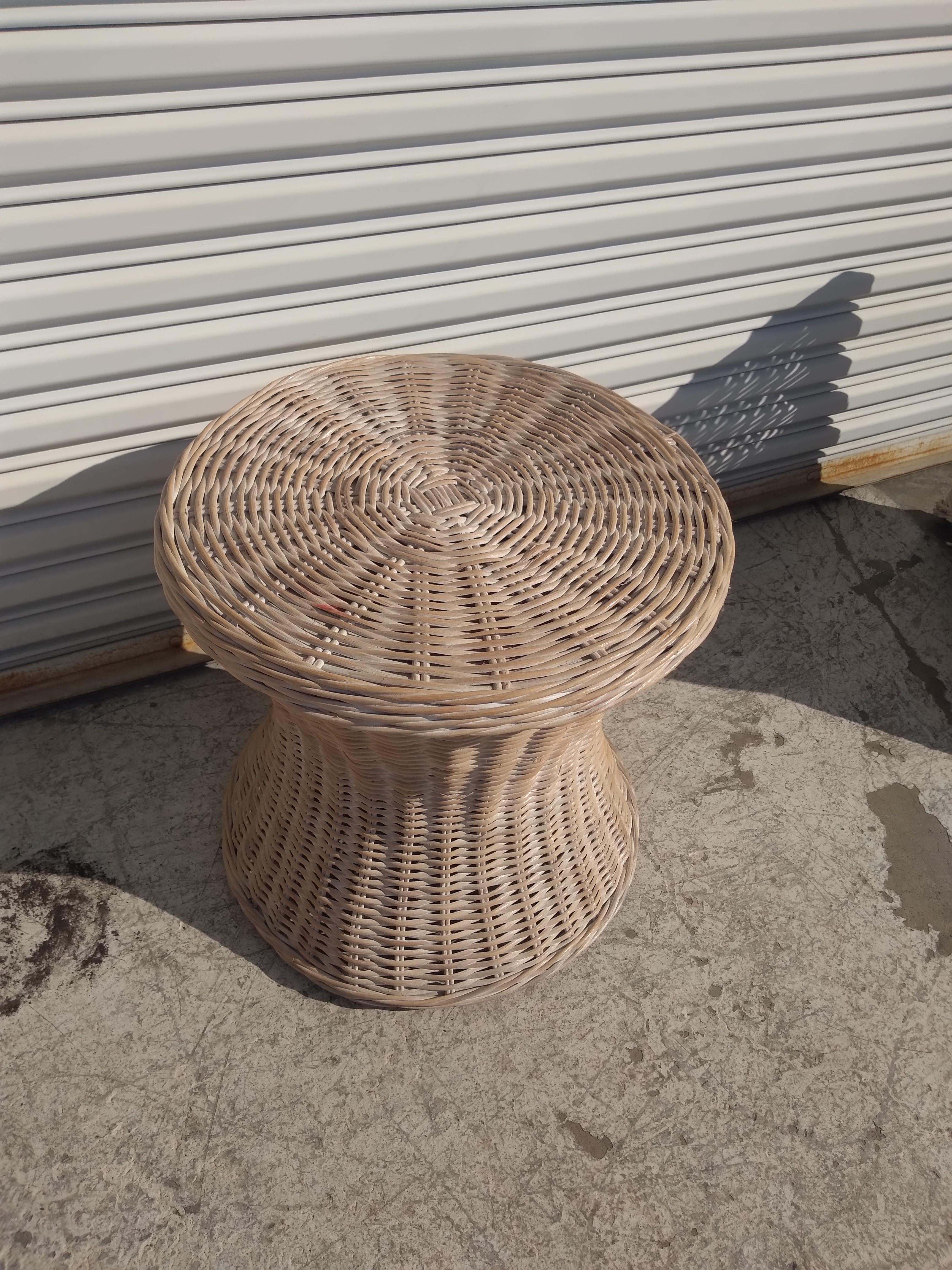 Table d'appoint/table basse Boho Chic en rotin et bambou Bon état - En vente à Pasadena, TX