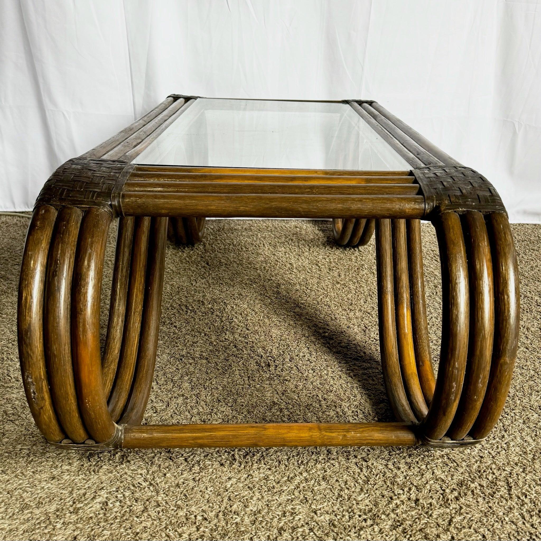 Table basse sculptée en rotin et cuir tressé Boho Chic en vente 3
