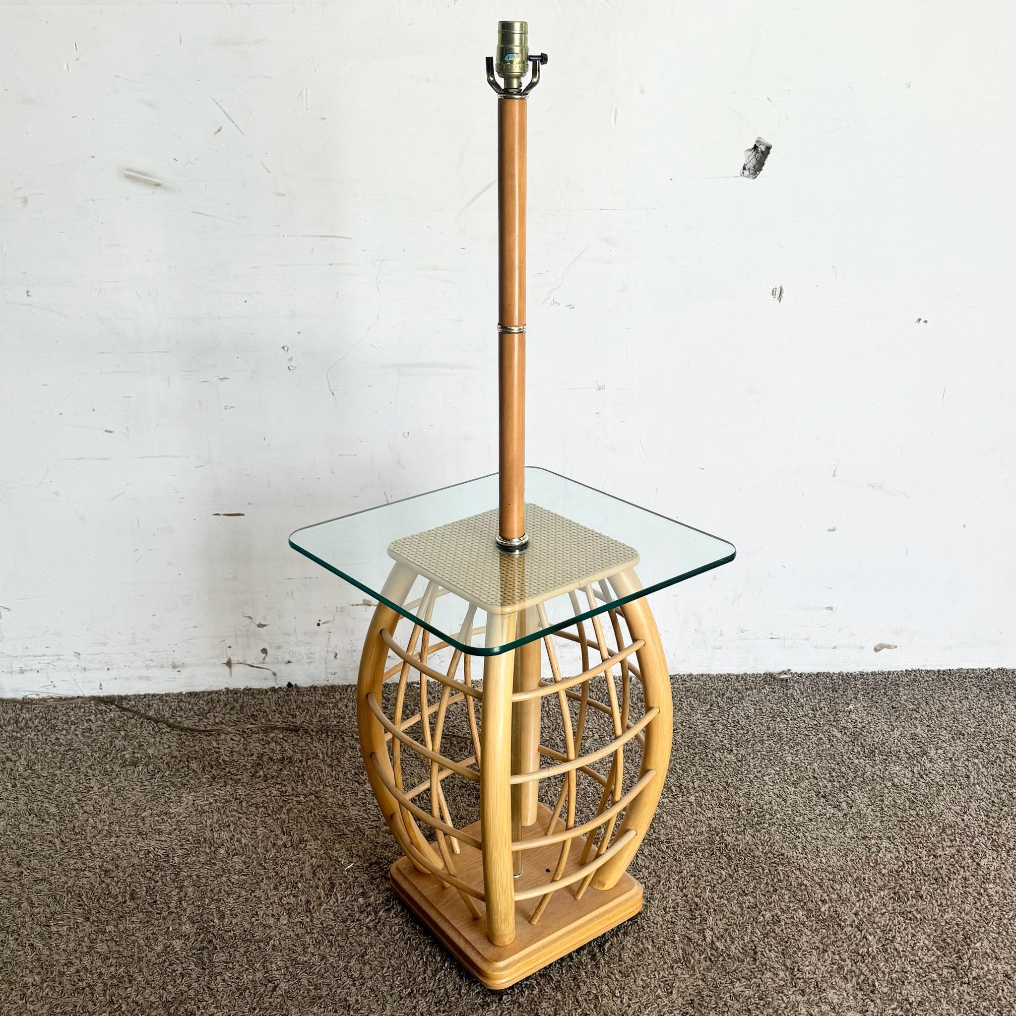 Lampadaire/Table d'appoint Boho Chic en rotin avec plateau en verre en vente 2