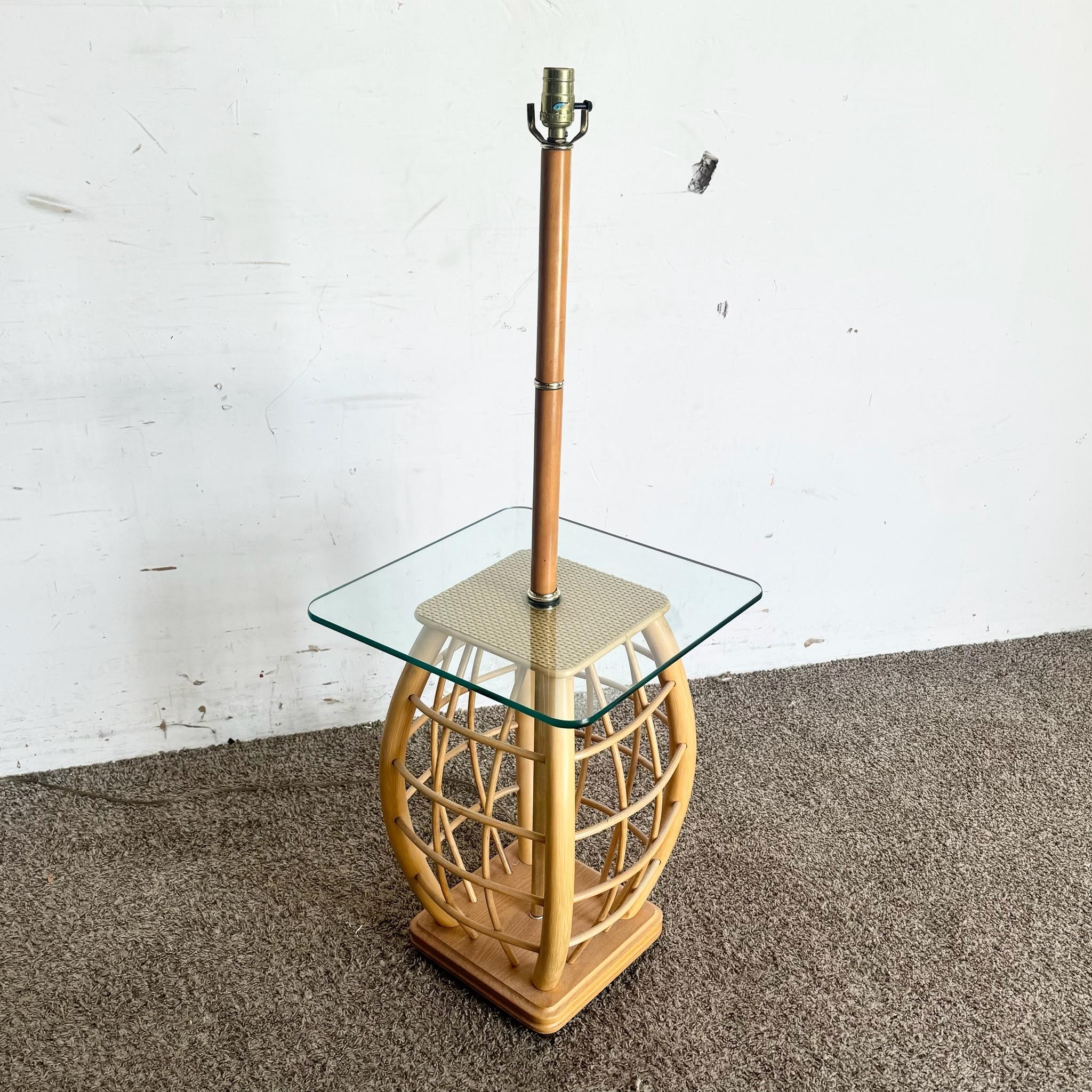 Lampadaire/Table d'appoint Boho Chic en rotin avec plateau en verre en vente 3