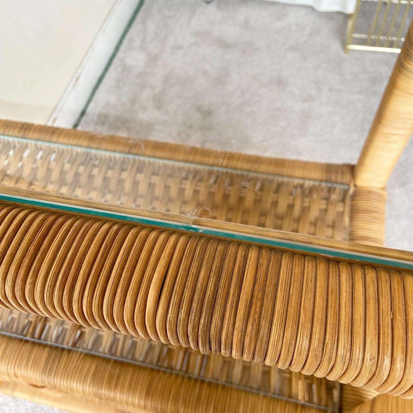 Etagère Boho Chic en rotin tressé avec étagères en verre 5