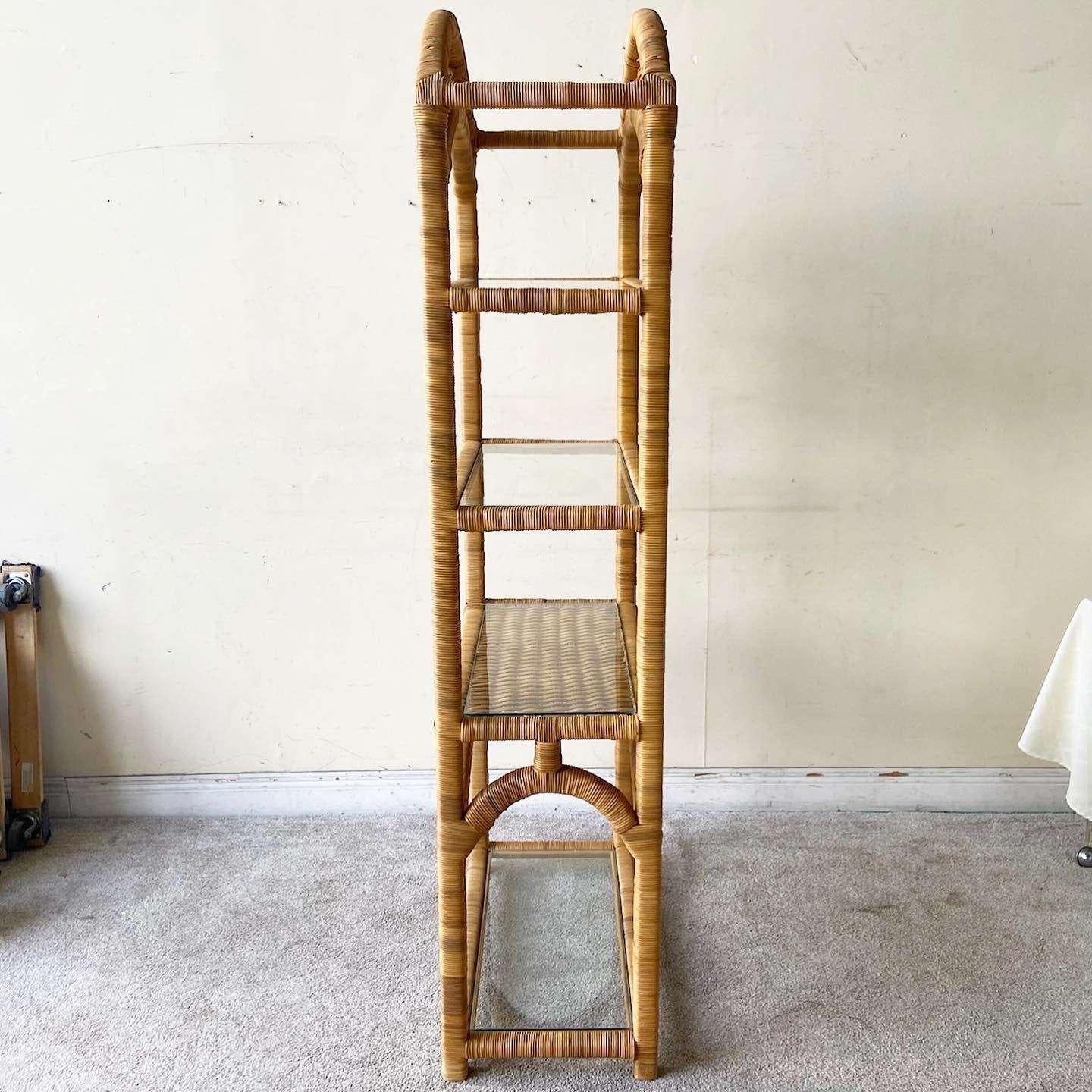Etagère Boho Chic en rotin tressé avec étagères en verre 1