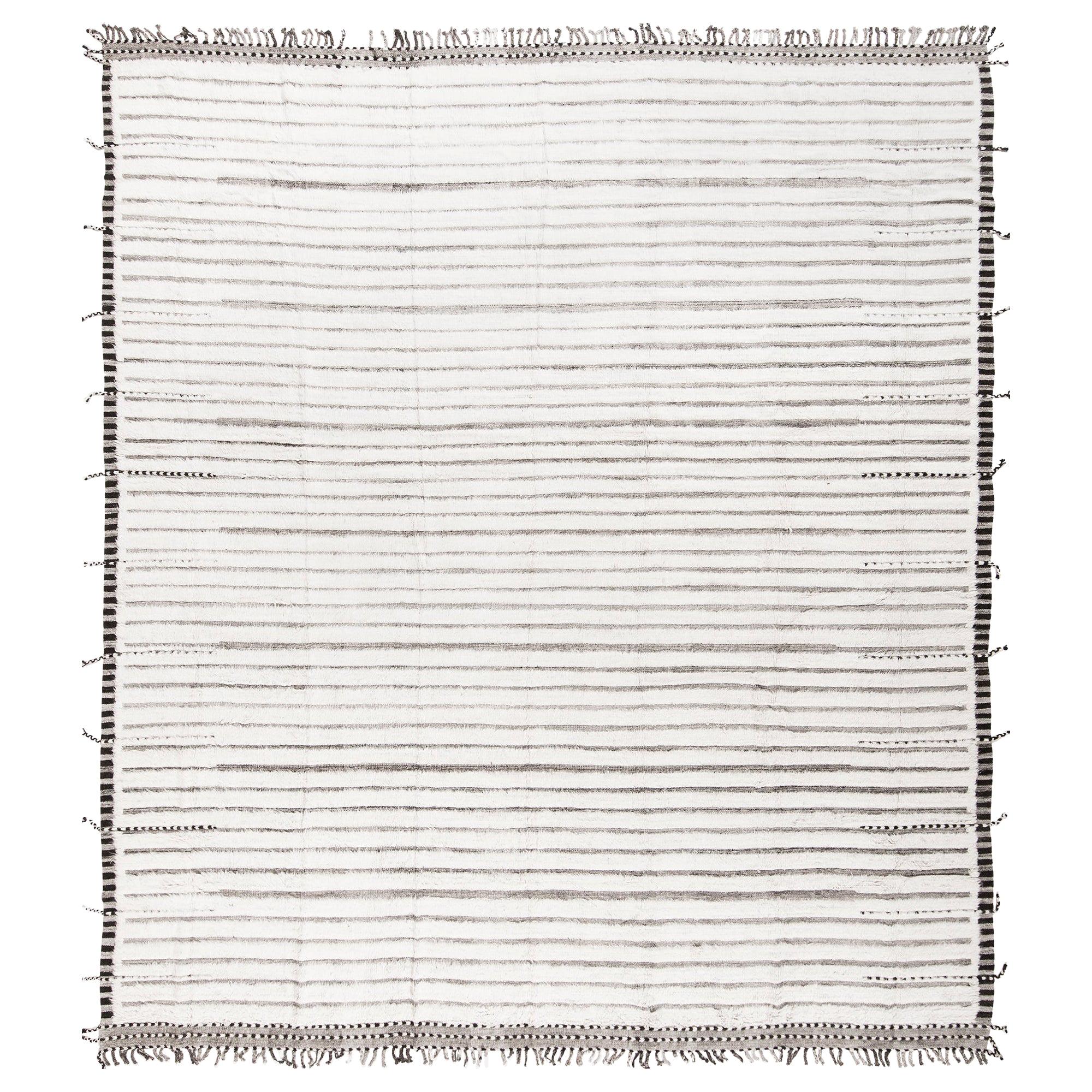 Nazmiyal Collection Modern Boho Chic Rug. Size: 13 ft 1 in x 15 ft 1 in