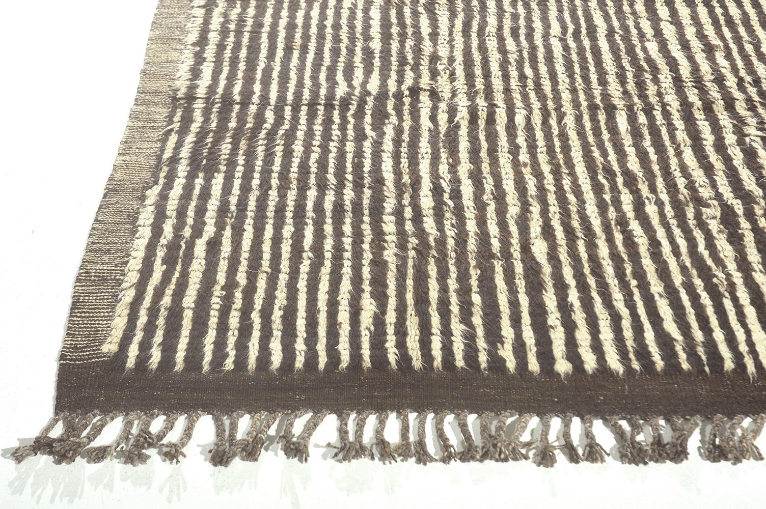 Nazmiyal Collection Modern Boho Chic Rug. 10 ft 4 in x 13 ft 8 in In New Condition In New York, NY