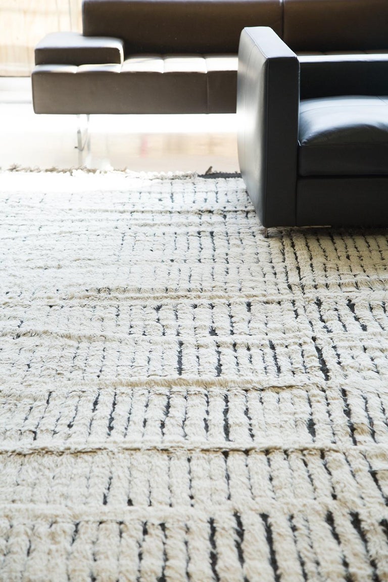Modern and Trendy Boho Chic Rug from Central Asia. Size: 13 ft 8 in x ...