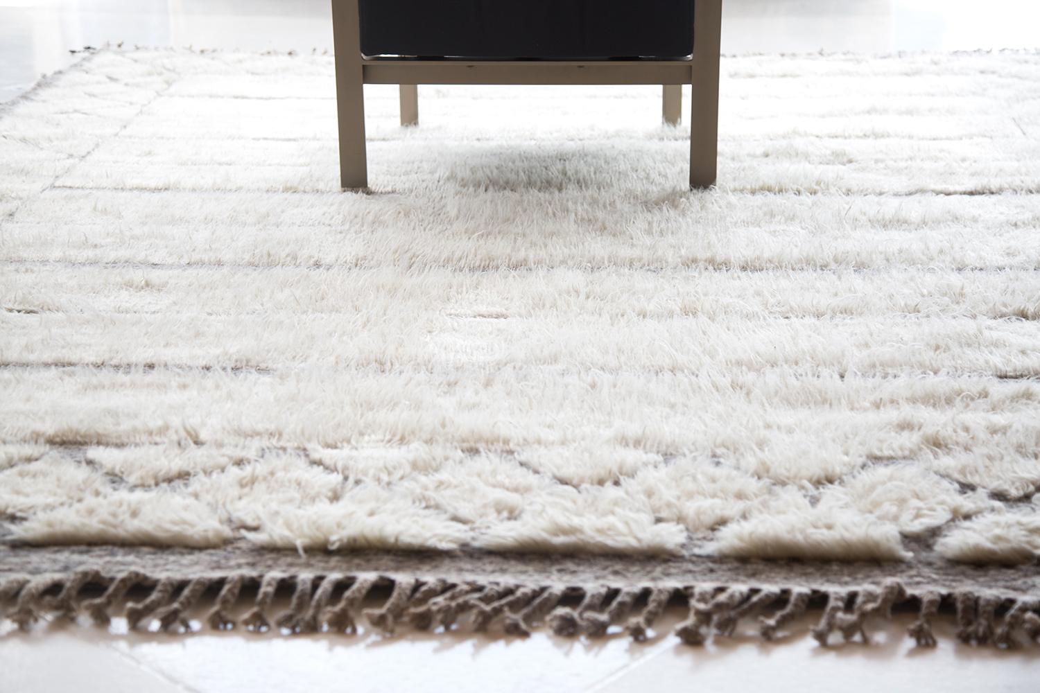 A beautiful and trendy modern Boho Chic rug, rug type / origin: Central Asian rug, date circa modern rug. Size: 8 ft 5 in x 10 ft 6 in (2.57 m x 3.20 m)

This carpet says boho chic with a surprising modern twist. The inspiration for this carpet