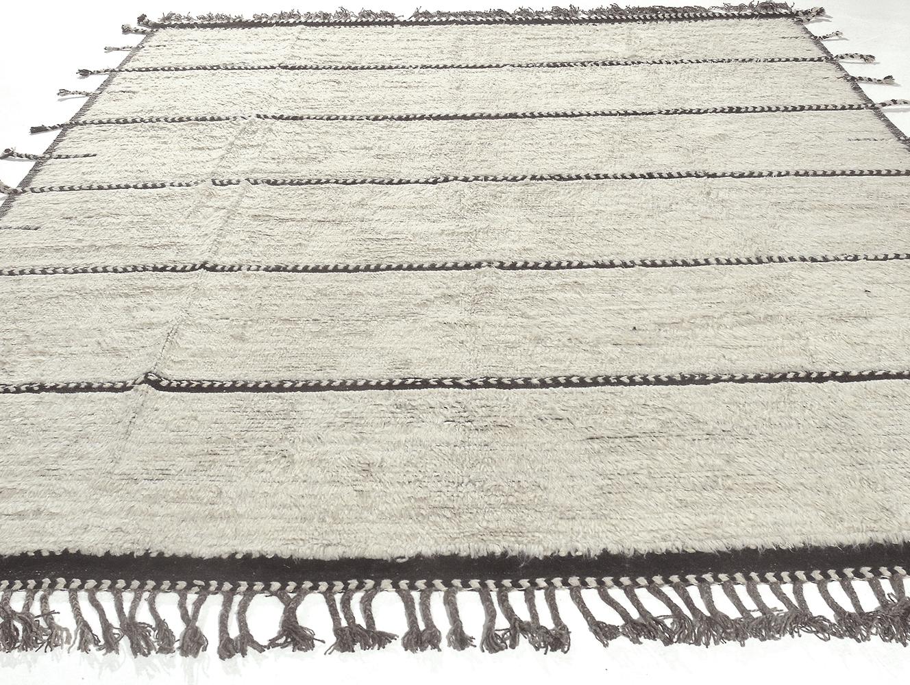 A beautiful and trendy modern Boho Chic rug, rug type / origin: Central Asian rug, date circa modern rug. Size: 9 ft 1 in x 12 ft 1 in (2.77 m x 3.68 m)

Simple and Minimalist describes the harmonious design of this modern carpet. The braided fringe