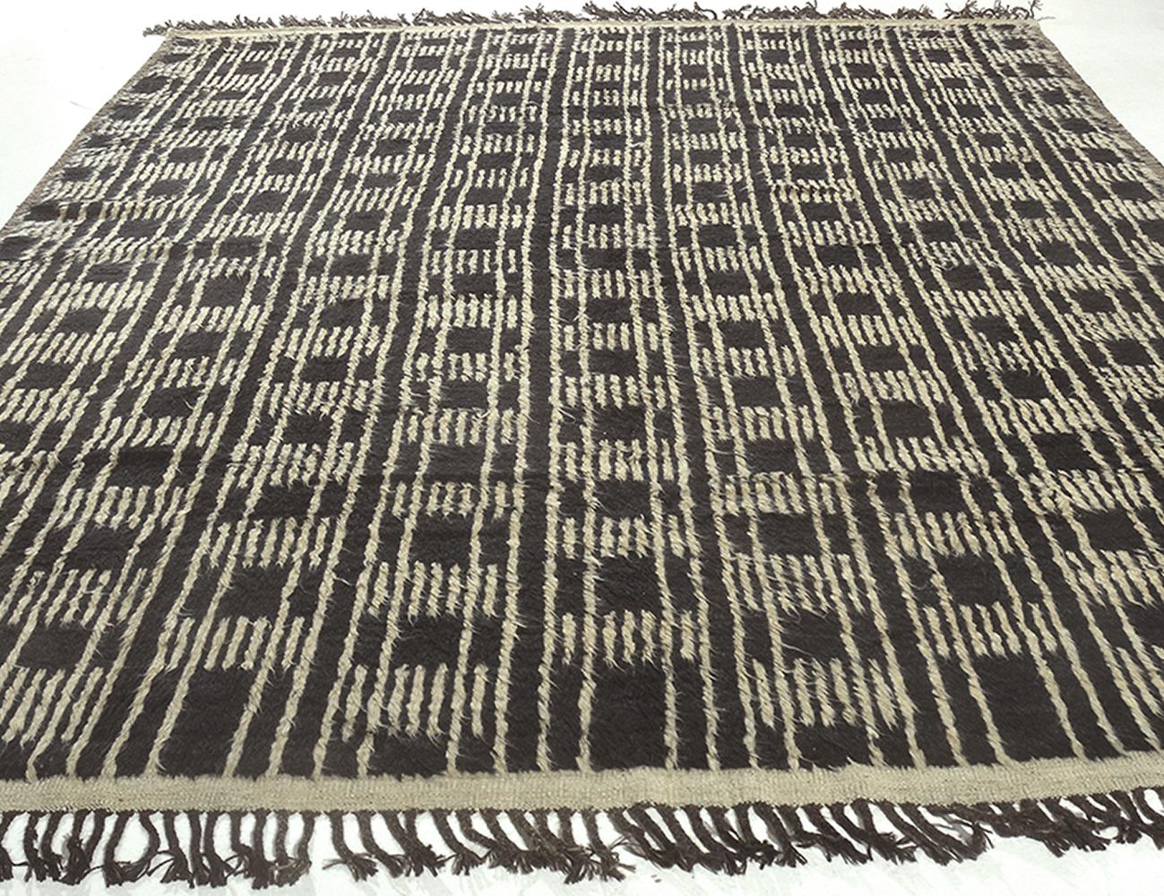 Contemporary Nazmiyal Collection Modern Boho Chic Rug from Central Asia. 9 ft 5 in x 13 ft