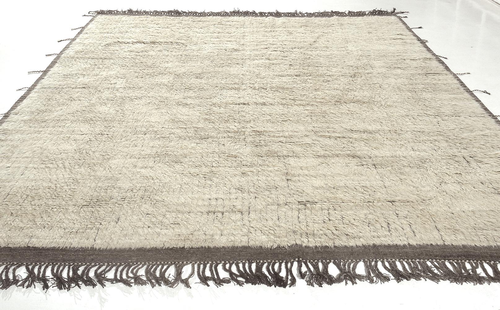 A beautiful and trendy modern Boho Chic rug, rug type / origin: Central Asian rug, date circa modern rug. Size: 9 ft 7 in x 11 ft 11 in (2.92 m x 3.63 m)

Some carpets add personality to the room by using a simple design approach. This carpet uses